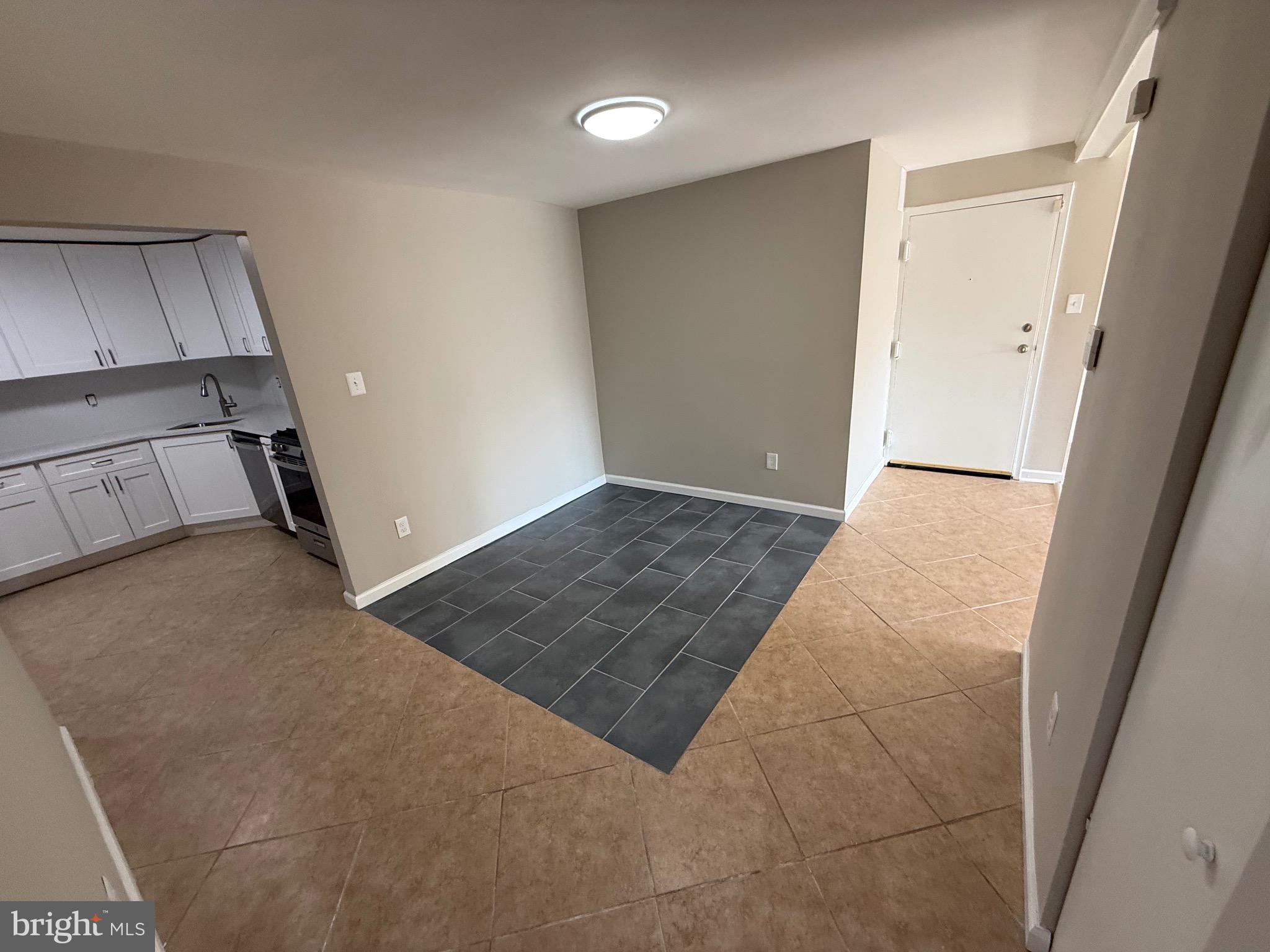 HUNTLEY SQUARE CONDOMINIUMS - Residential