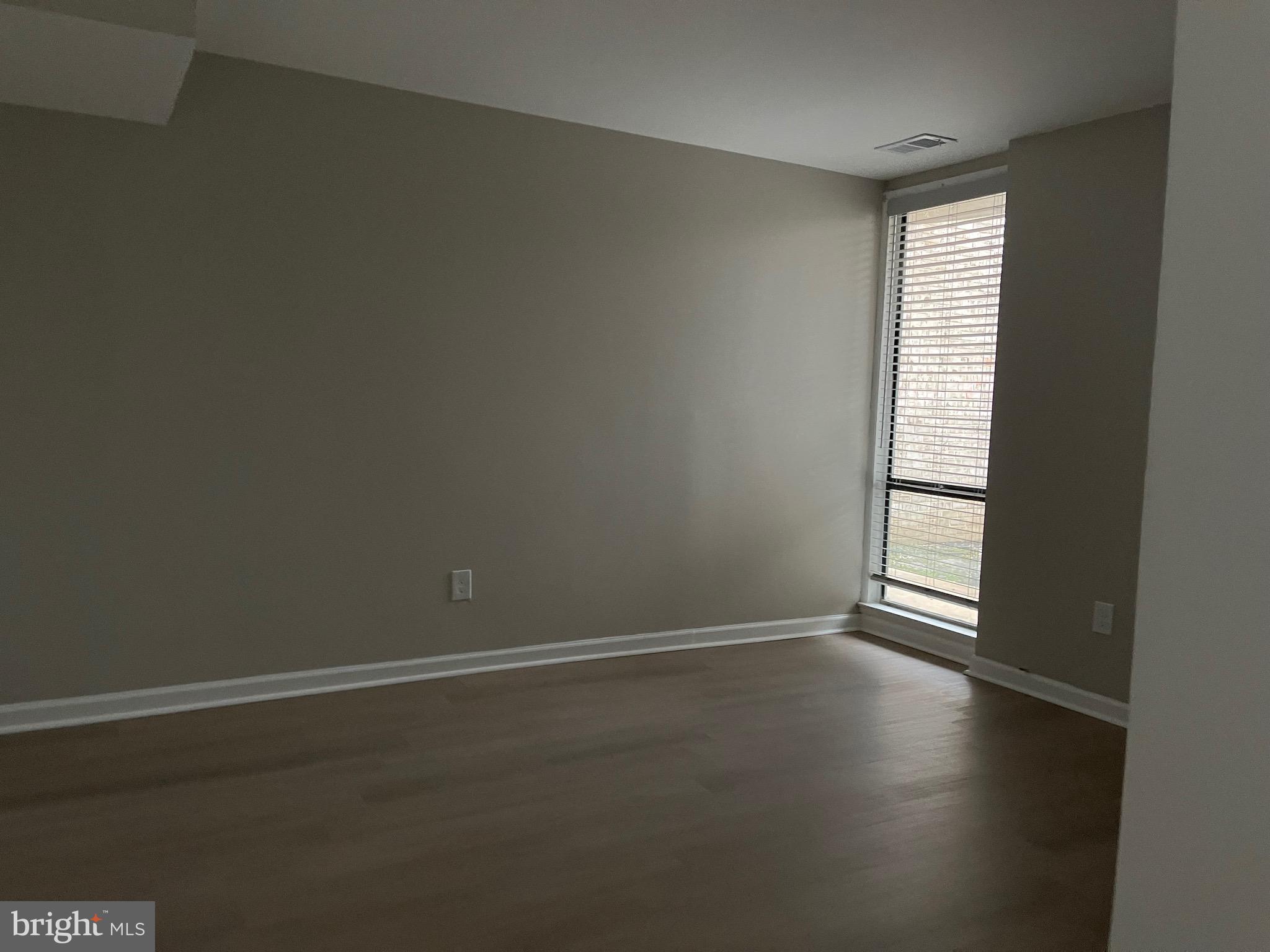 HUNTLEY SQUARE CONDOMINIUMS - Residential