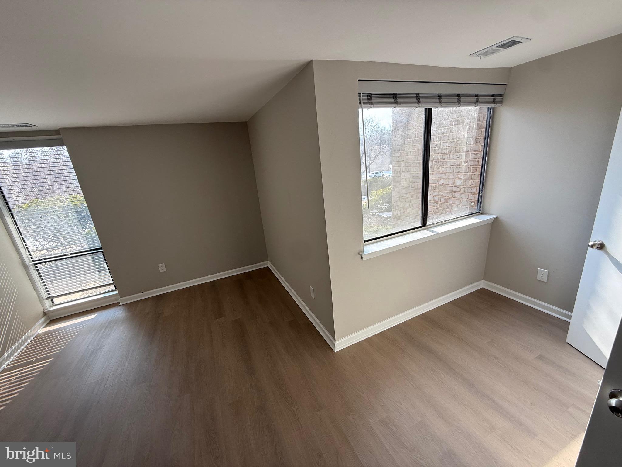 HUNTLEY SQUARE CONDOMINIUMS - Residential