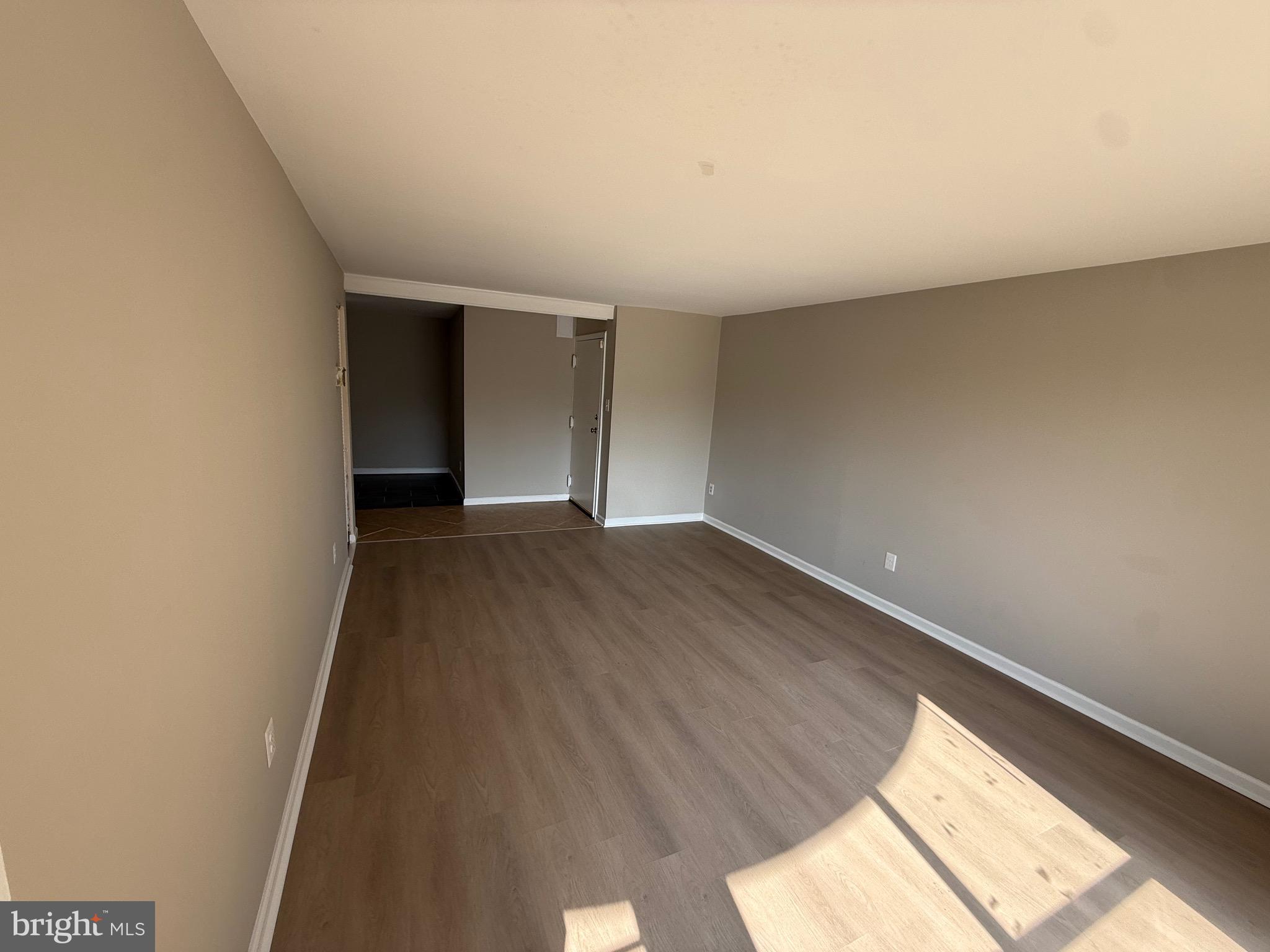 HUNTLEY SQUARE CONDOMINIUMS - Residential