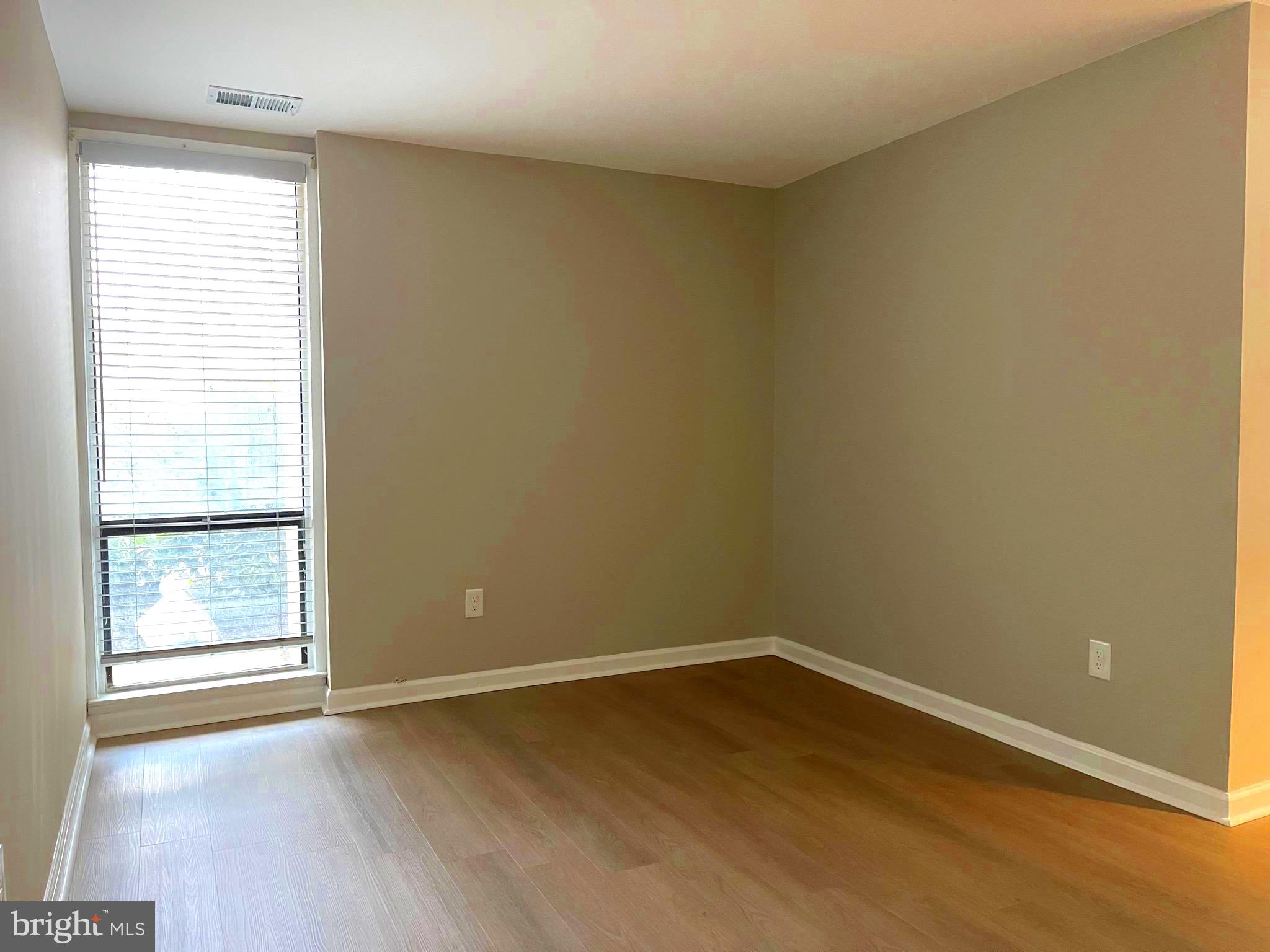 HUNTLEY SQUARE CONDOMINIUMS - Residential