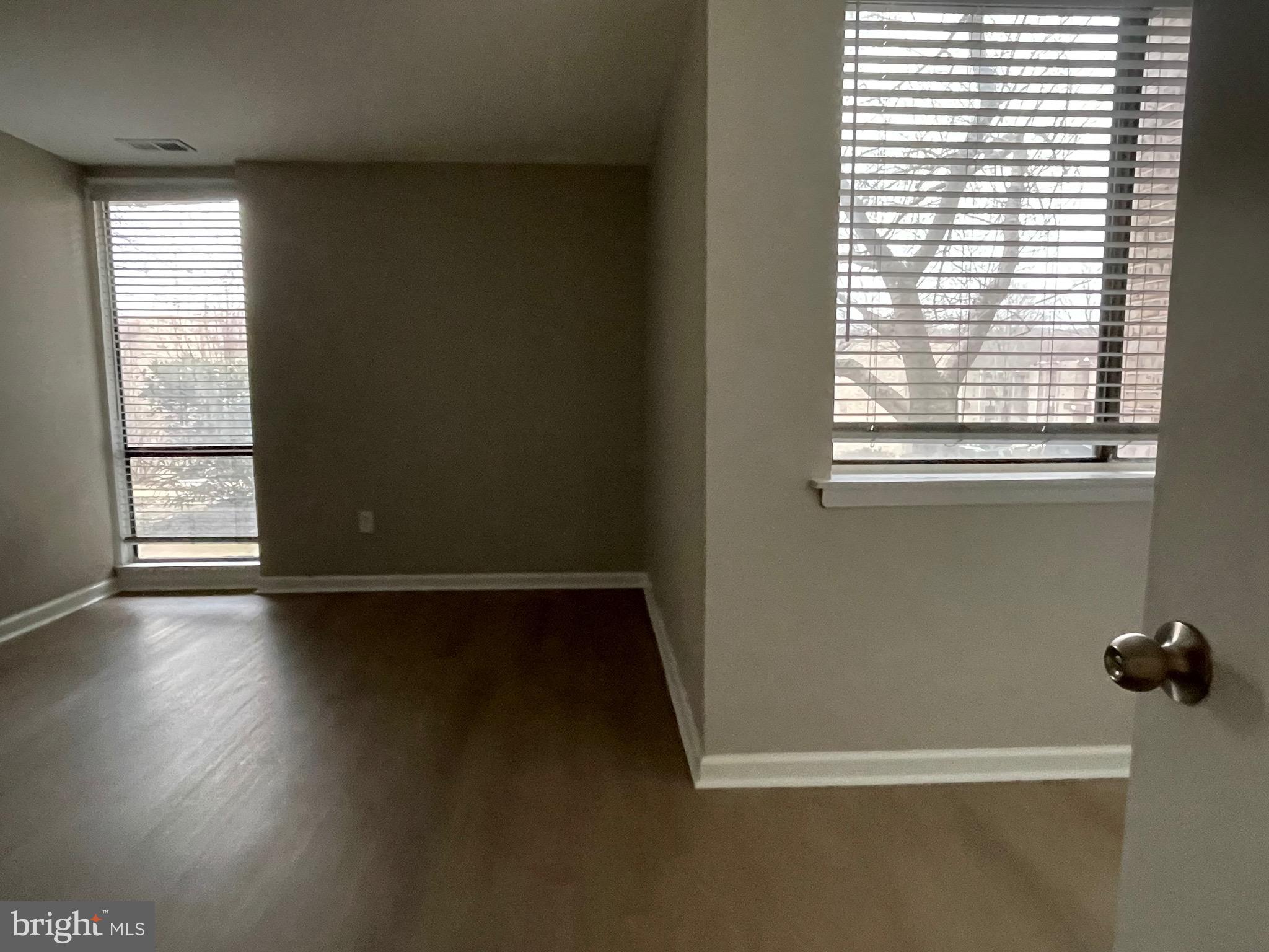 HUNTLEY SQUARE CONDOMINIUMS - Residential