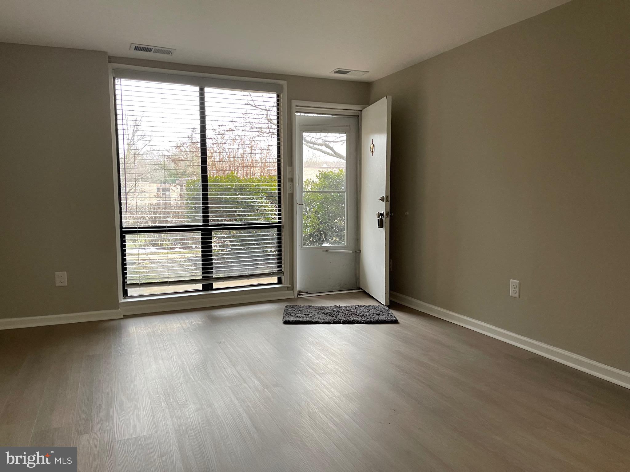 HUNTLEY SQUARE CONDOMINIUMS - Residential