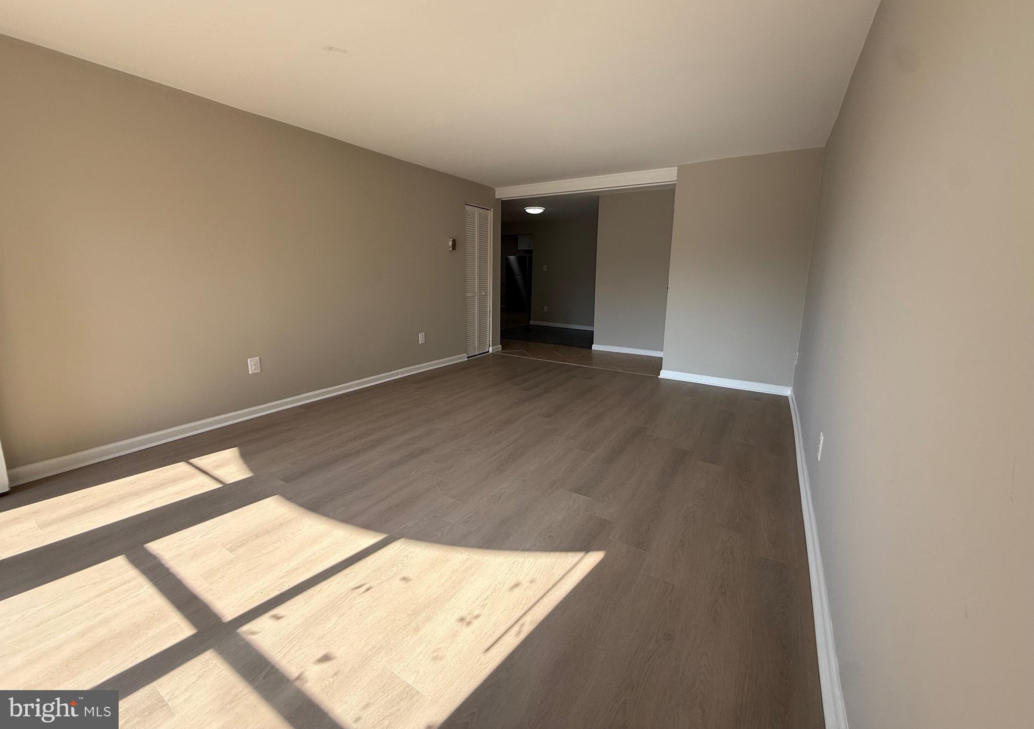 HUNTLEY SQUARE CONDOMINIUMS - Residential