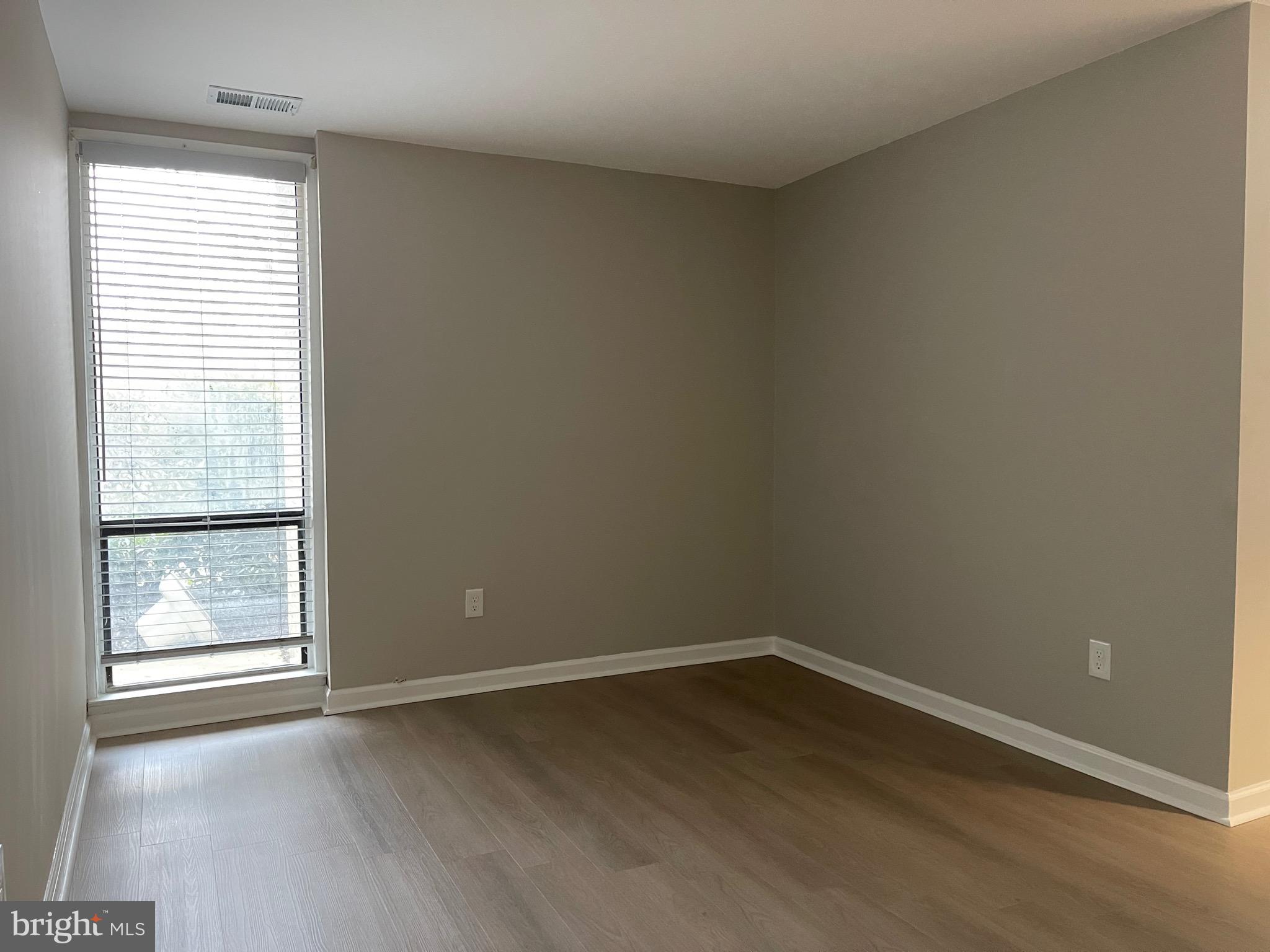 HUNTLEY SQUARE CONDOMINIUMS - Residential