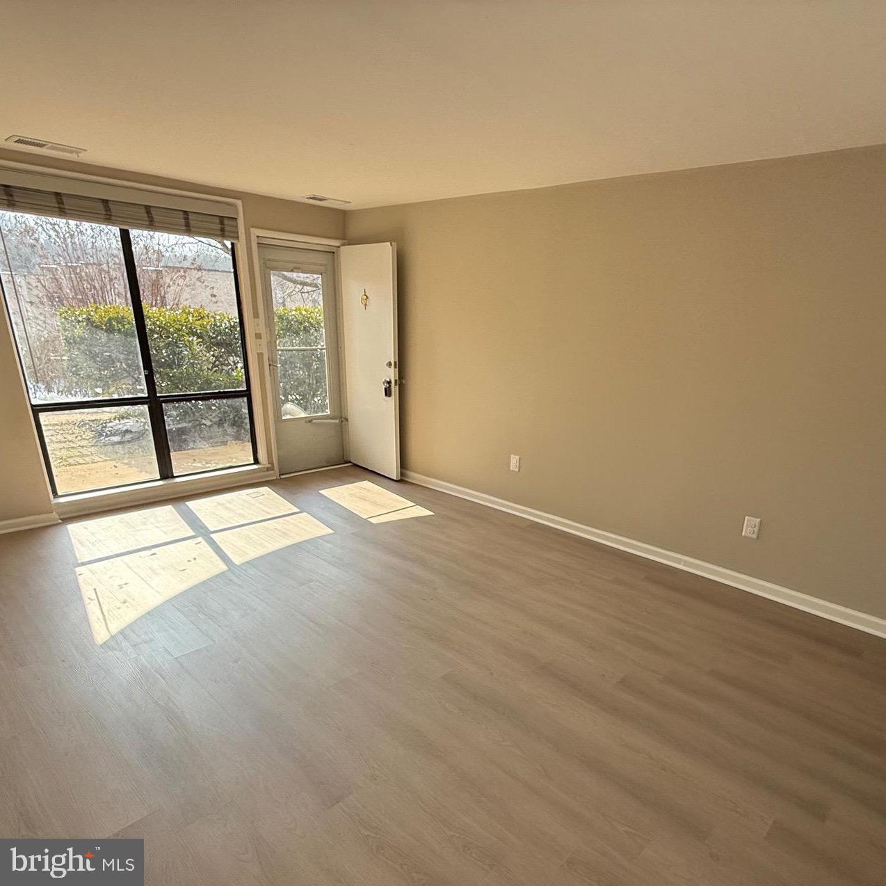 HUNTLEY SQUARE CONDOMINIUMS - Residential