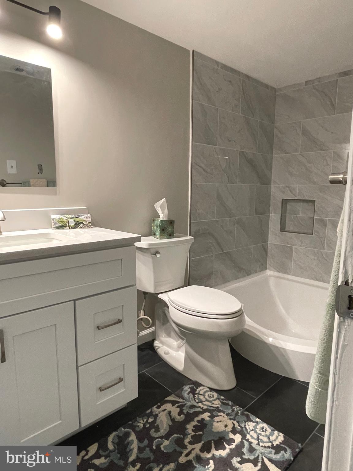 HUNTLEY SQUARE CONDOMINIUMS - Residential