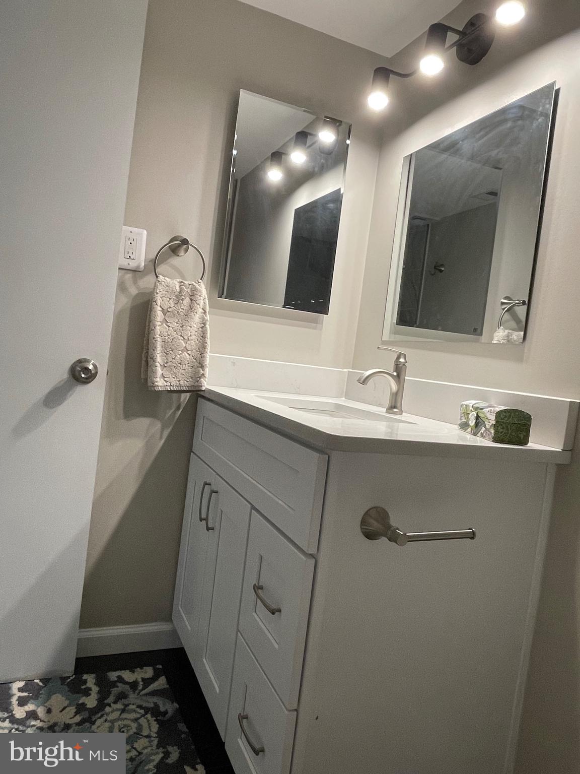 HUNTLEY SQUARE CONDOMINIUMS - Residential