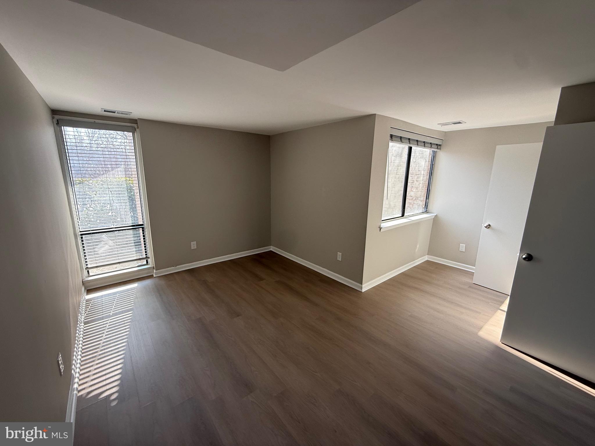 HUNTLEY SQUARE CONDOMINIUMS - Residential