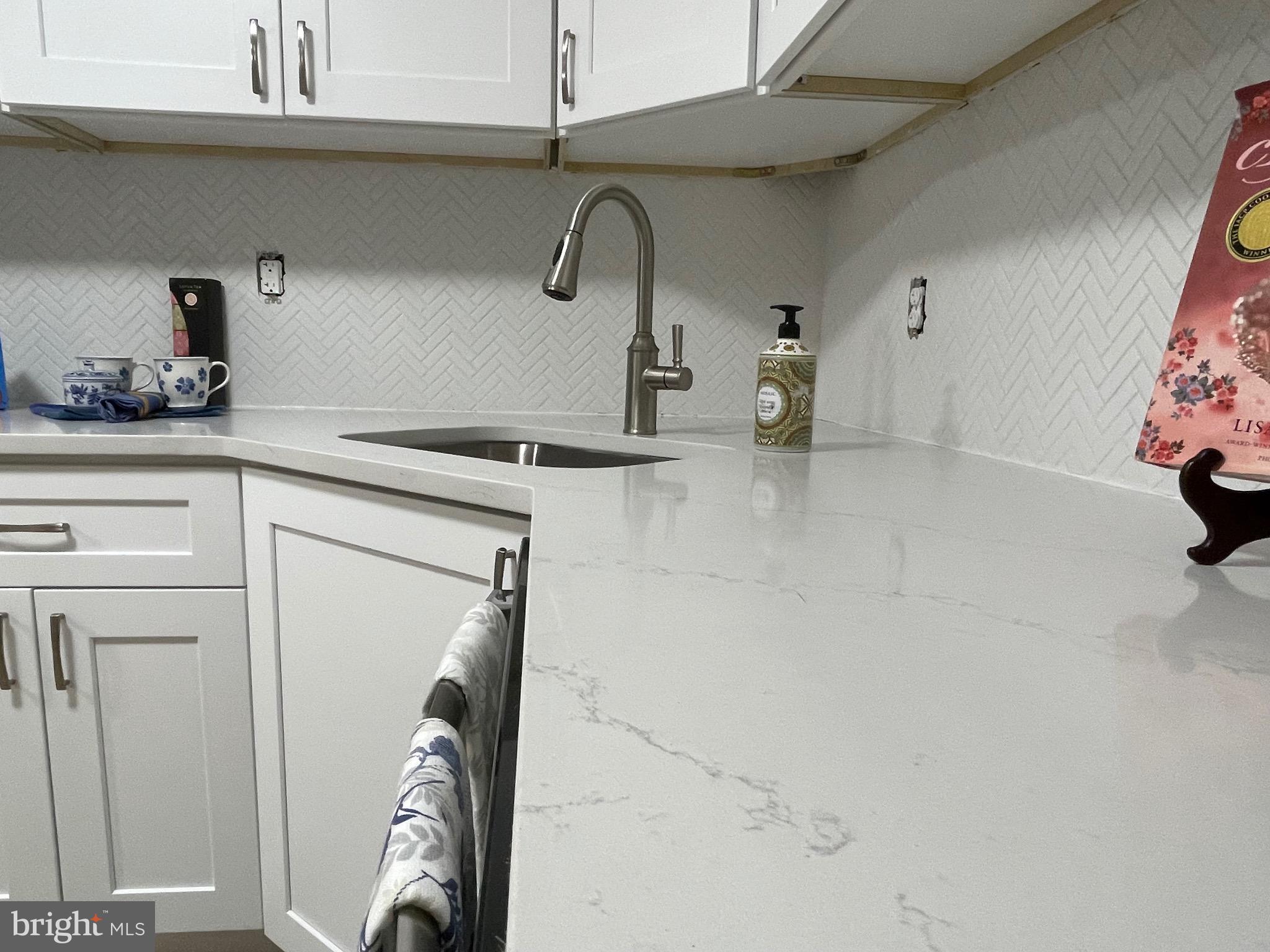 HUNTLEY SQUARE CONDOMINIUMS - Residential