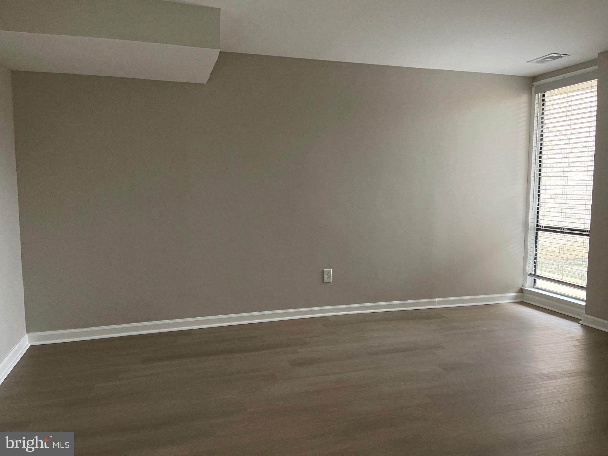 HUNTLEY SQUARE CONDOMINIUMS - Residential