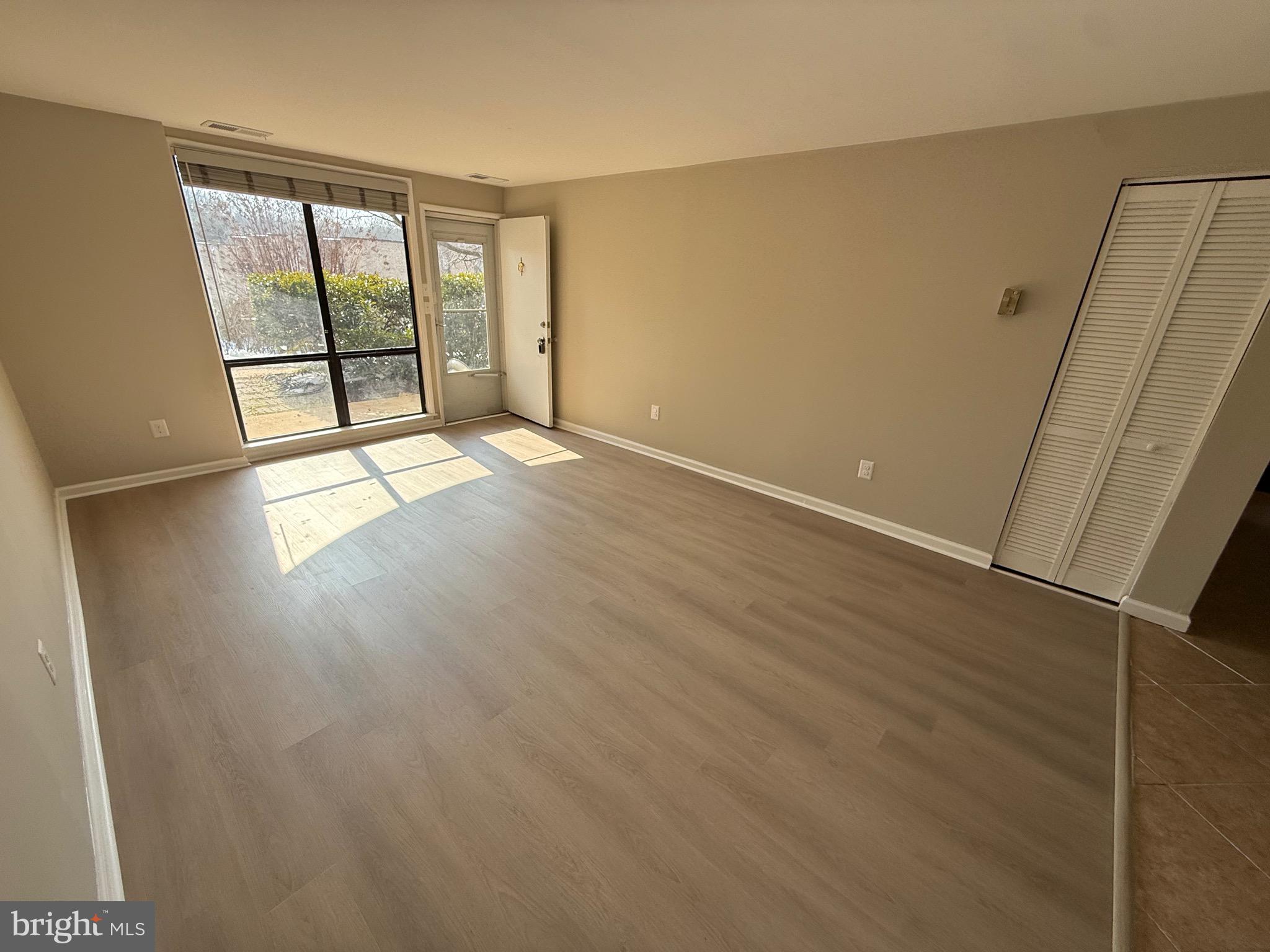 HUNTLEY SQUARE CONDOMINIUMS - Residential