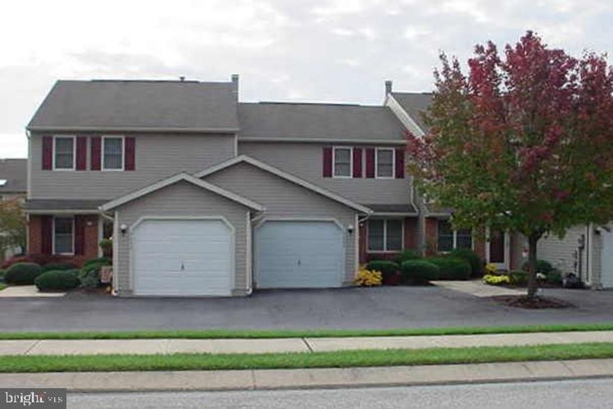 Convenient East York location for this spacious condo at Springetts Village. First floor bedroom & bath + 2 additional bedrooms & bath on 2nd floor. LR/DR combo with fireplace. First floor laundry & garage.