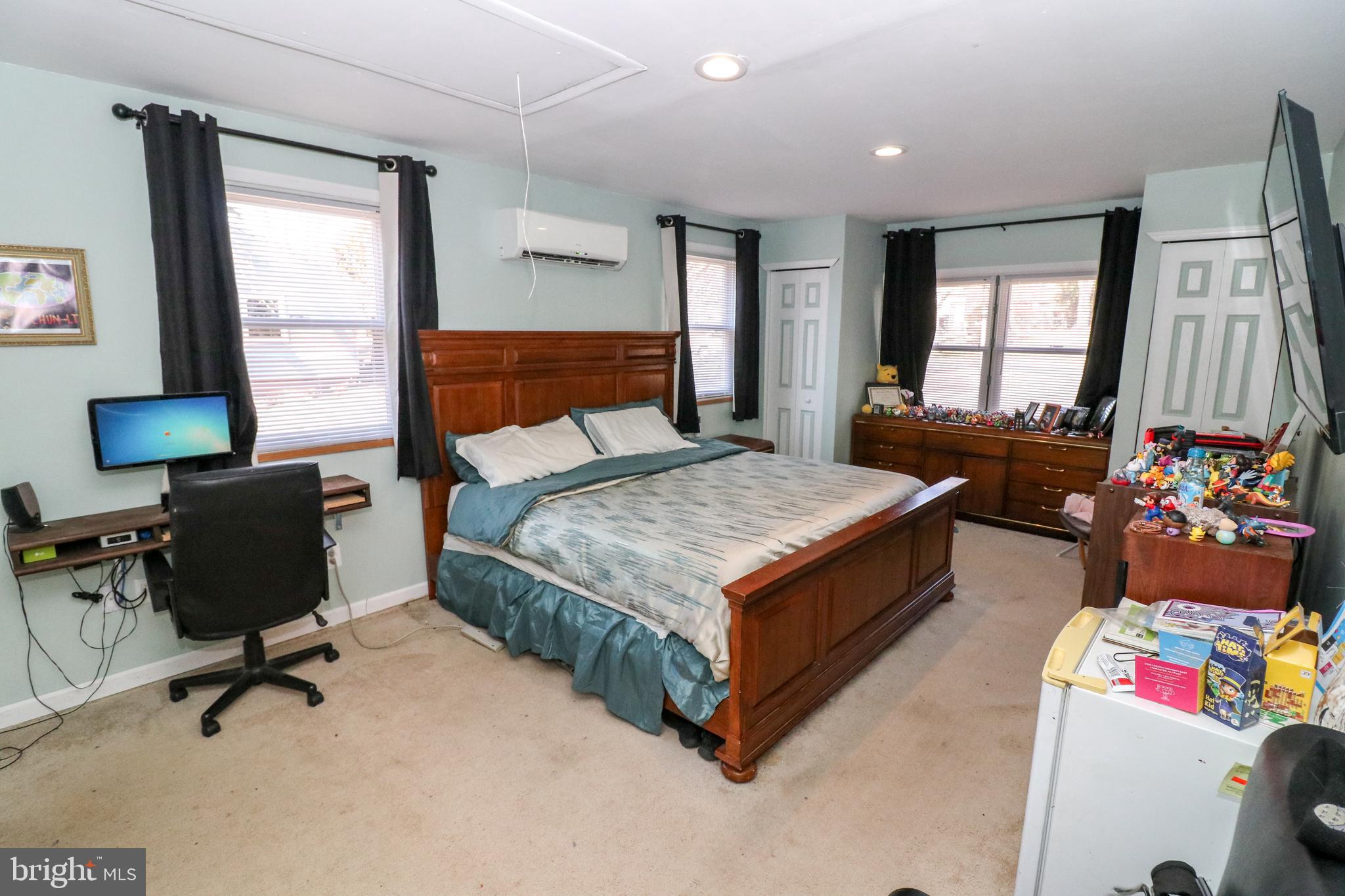 HILLSIDE VIL - Residential