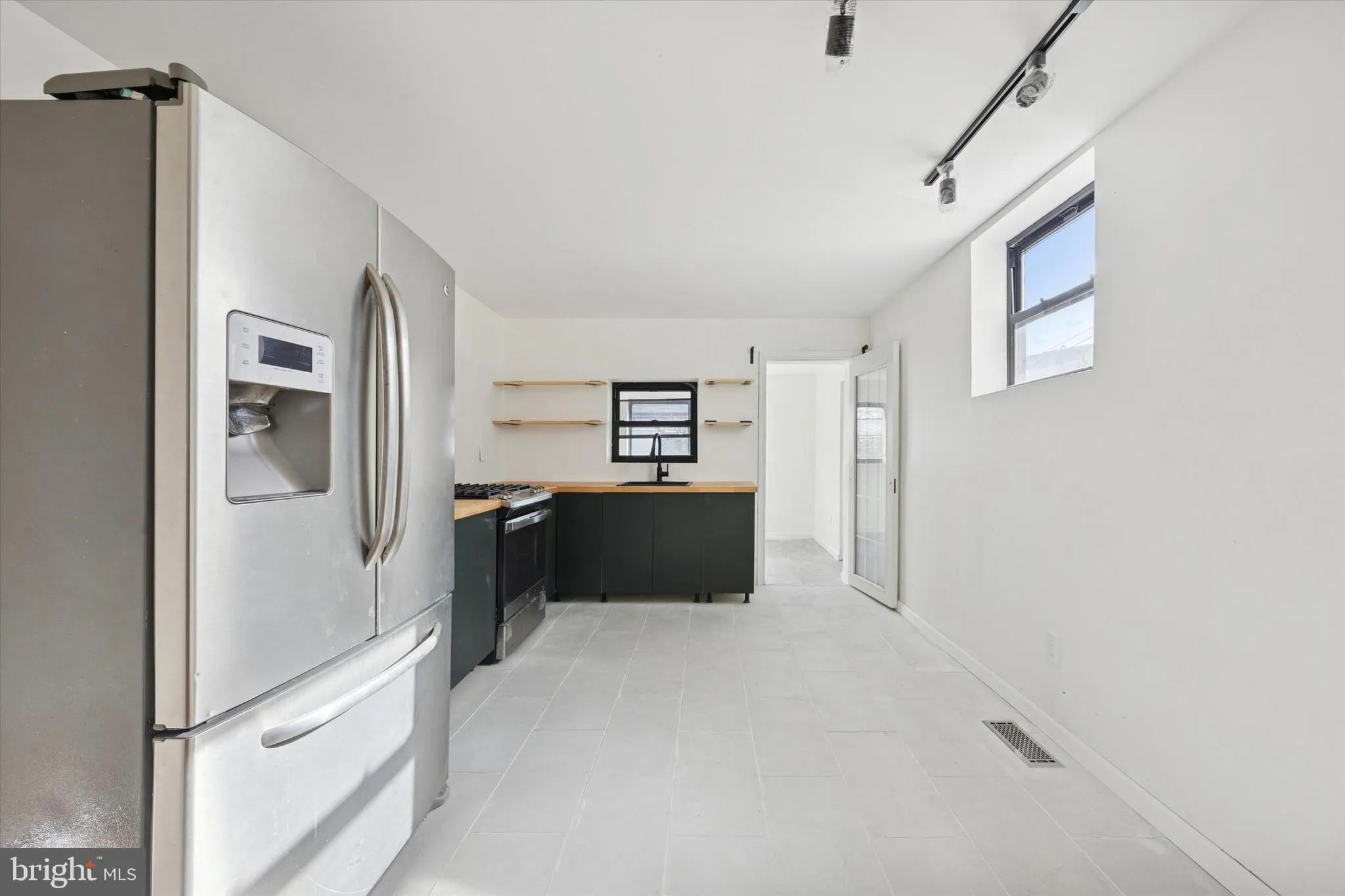 Philadelphia, Pennsylvania 19146, United States, 3 Bedrooms Bedrooms, ,2 BathroomsBathrooms,Residential,Active,252468