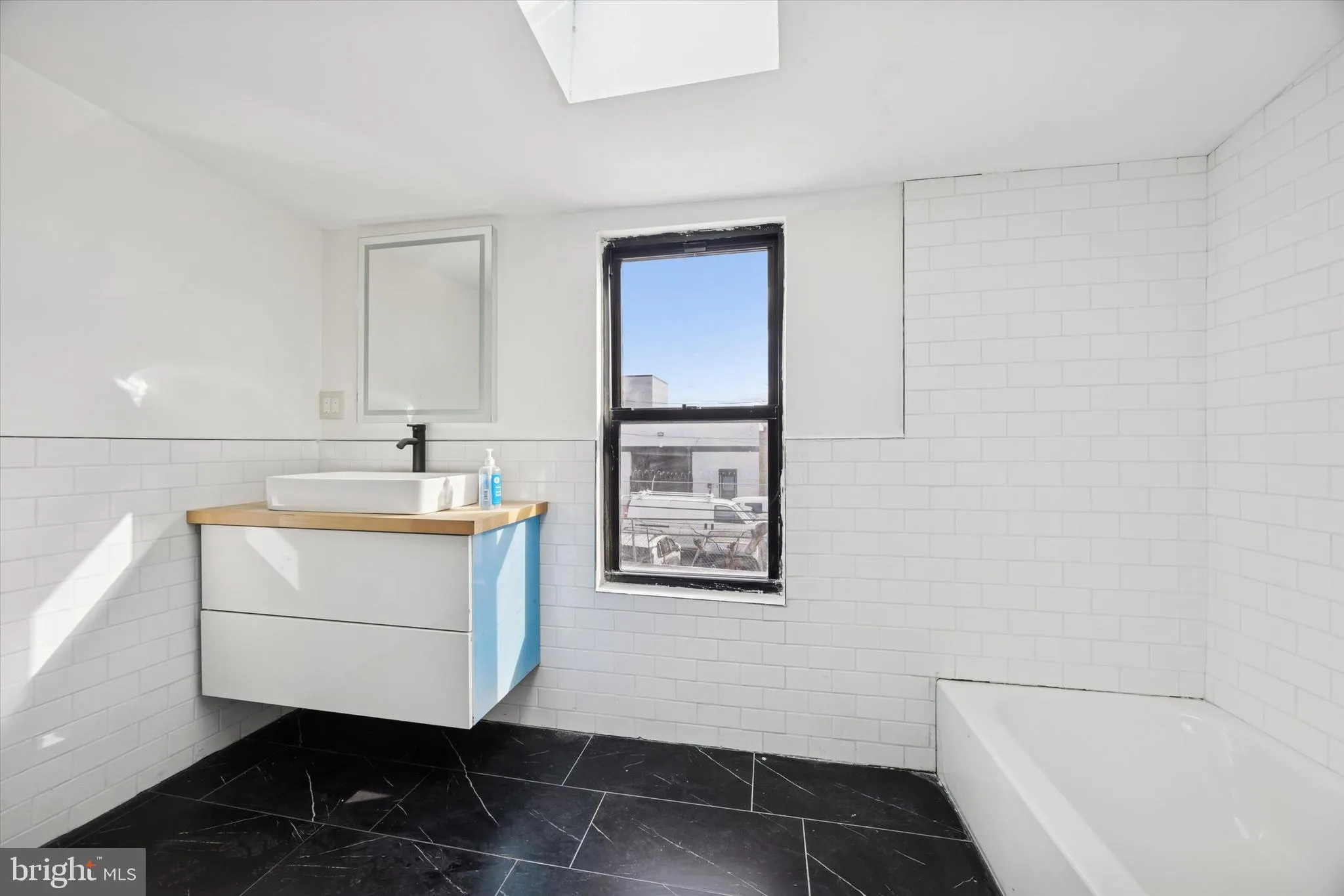 Philadelphia, Pennsylvania 19146, United States, 3 Bedrooms Bedrooms, ,2 BathroomsBathrooms,Residential,Active,252468