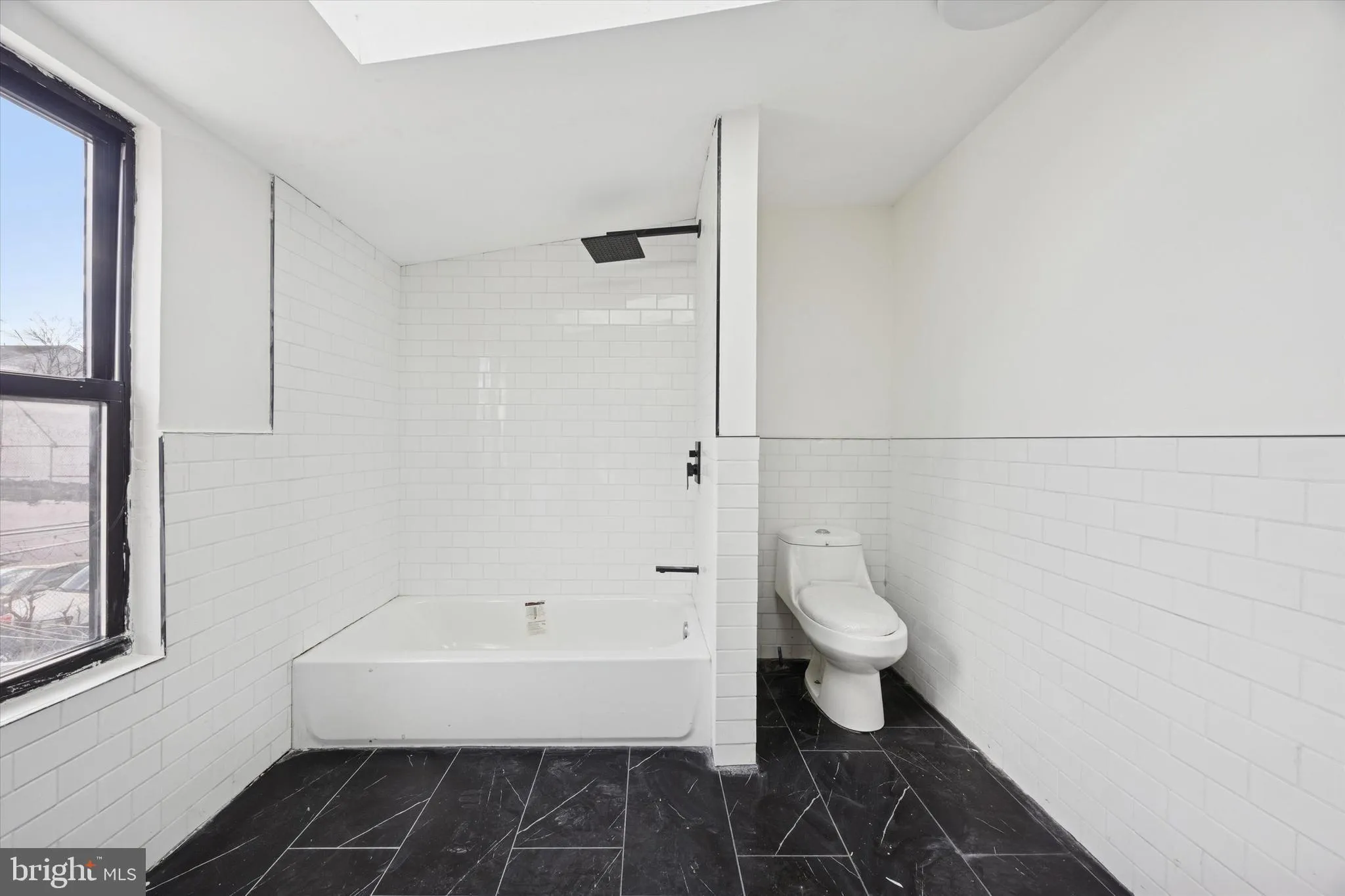 Philadelphia, Pennsylvania 19146, United States, 3 Bedrooms Bedrooms, ,2 BathroomsBathrooms,Residential,Active,252468