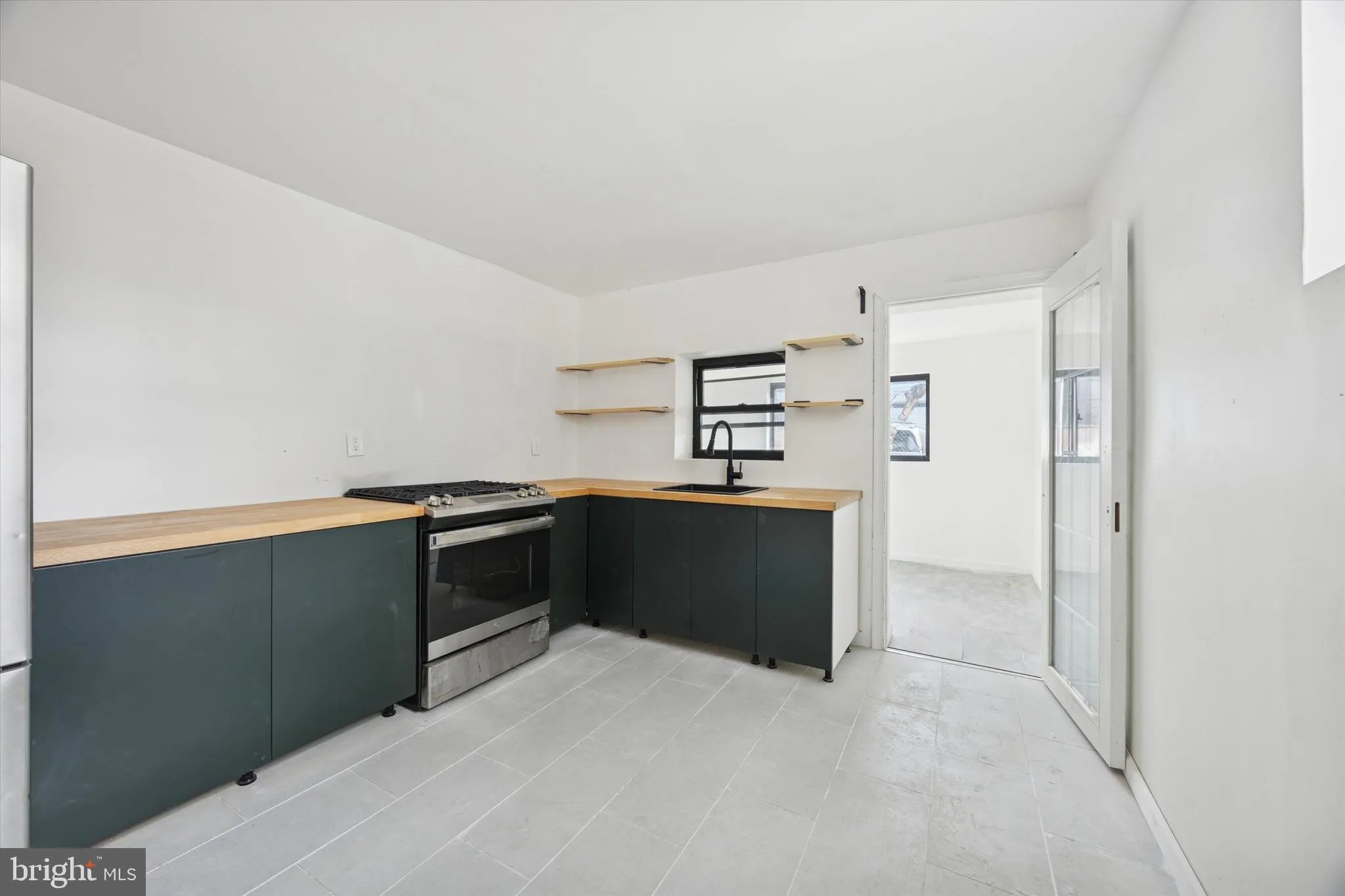 Philadelphia, Pennsylvania 19146, United States, 3 Bedrooms Bedrooms, ,2 BathroomsBathrooms,Residential,Active,252468