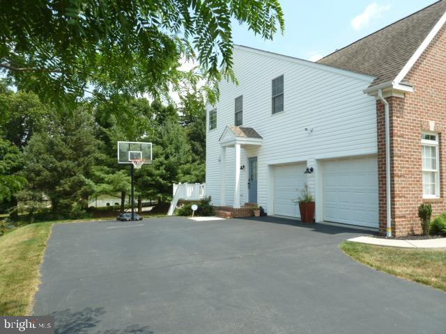 REGENTS GLEN/ROYAL OAKS - Residential