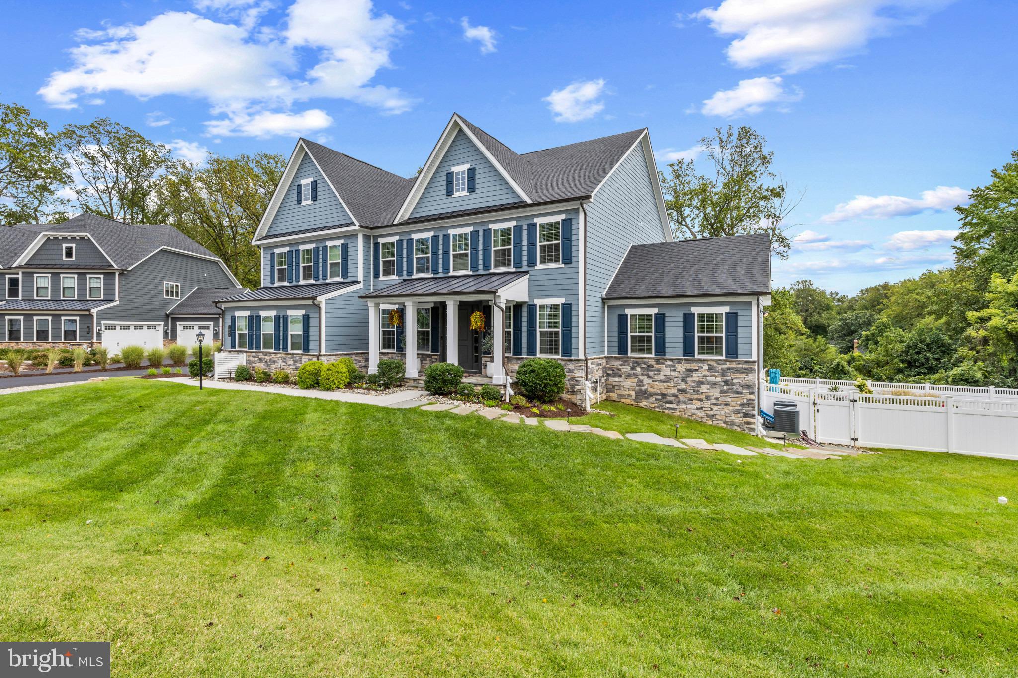 1004 GRANDA FLORA COURT