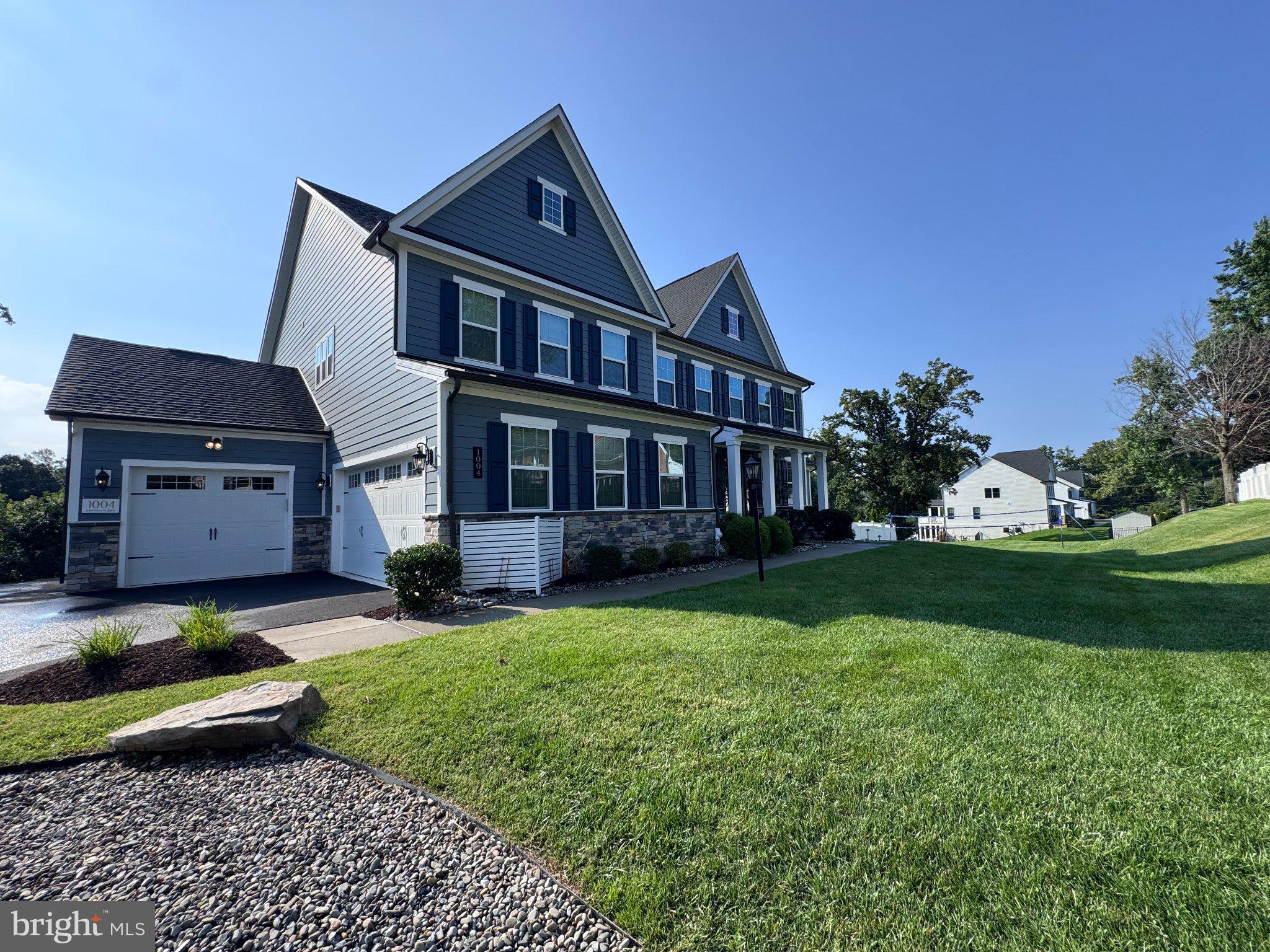 1004 GRANDA FLORA COURT