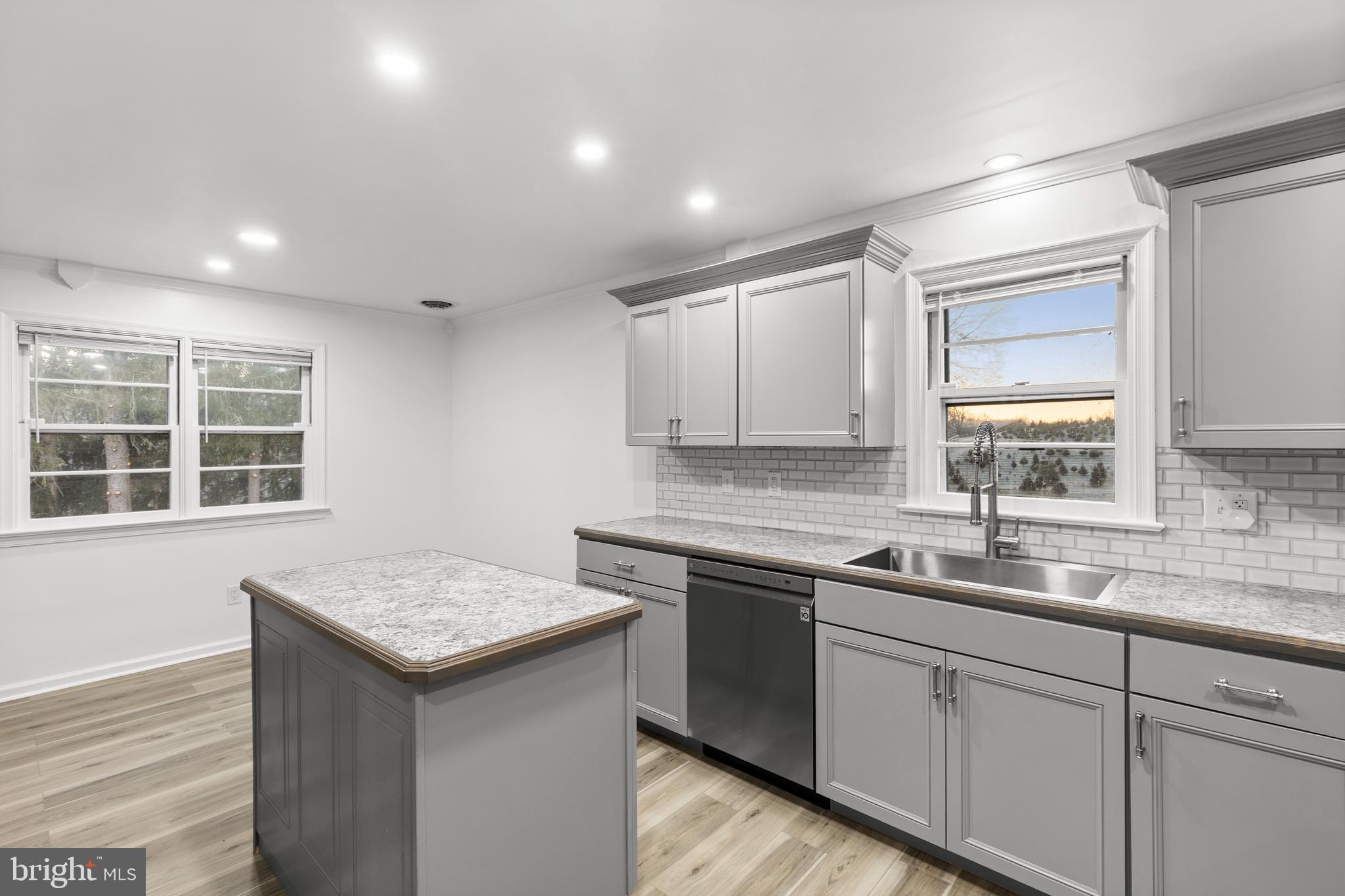 MILLERSVILLE - Residential