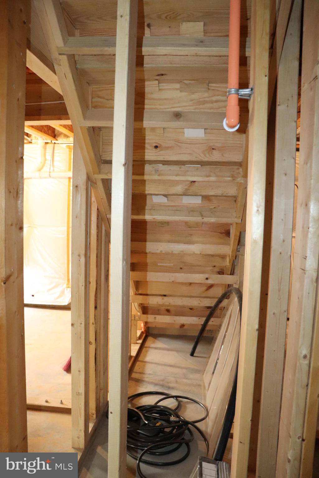 LOCUST COMMONS - Residential