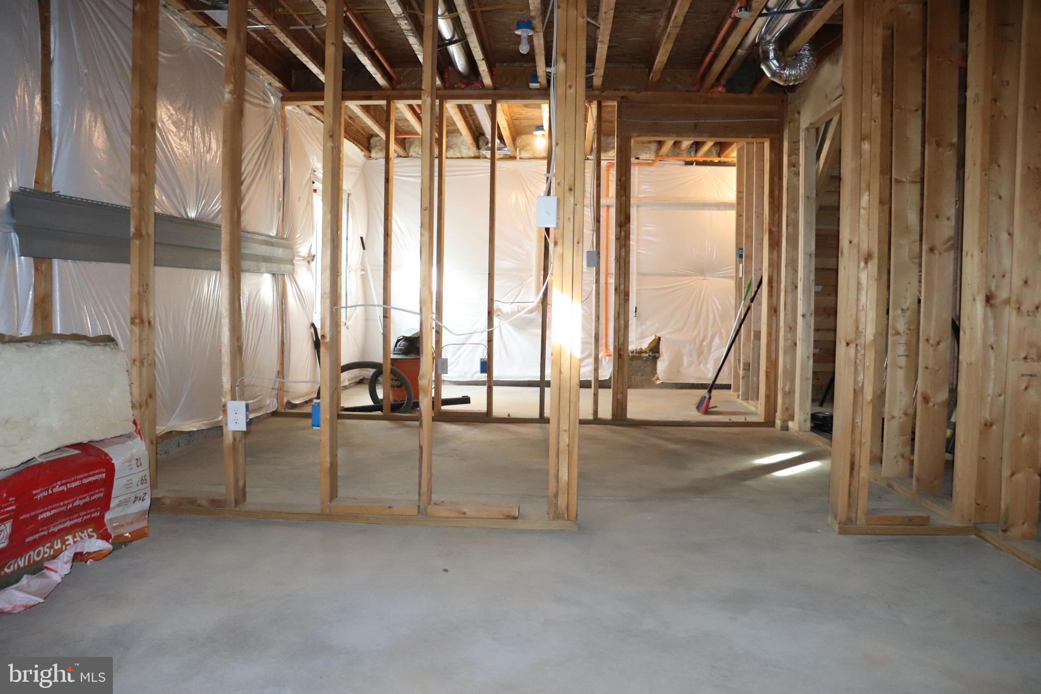 LOCUST COMMONS - Residential