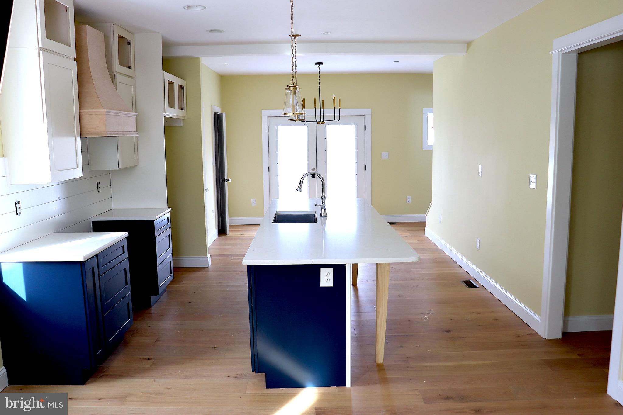 LOCUST COMMONS - Residential