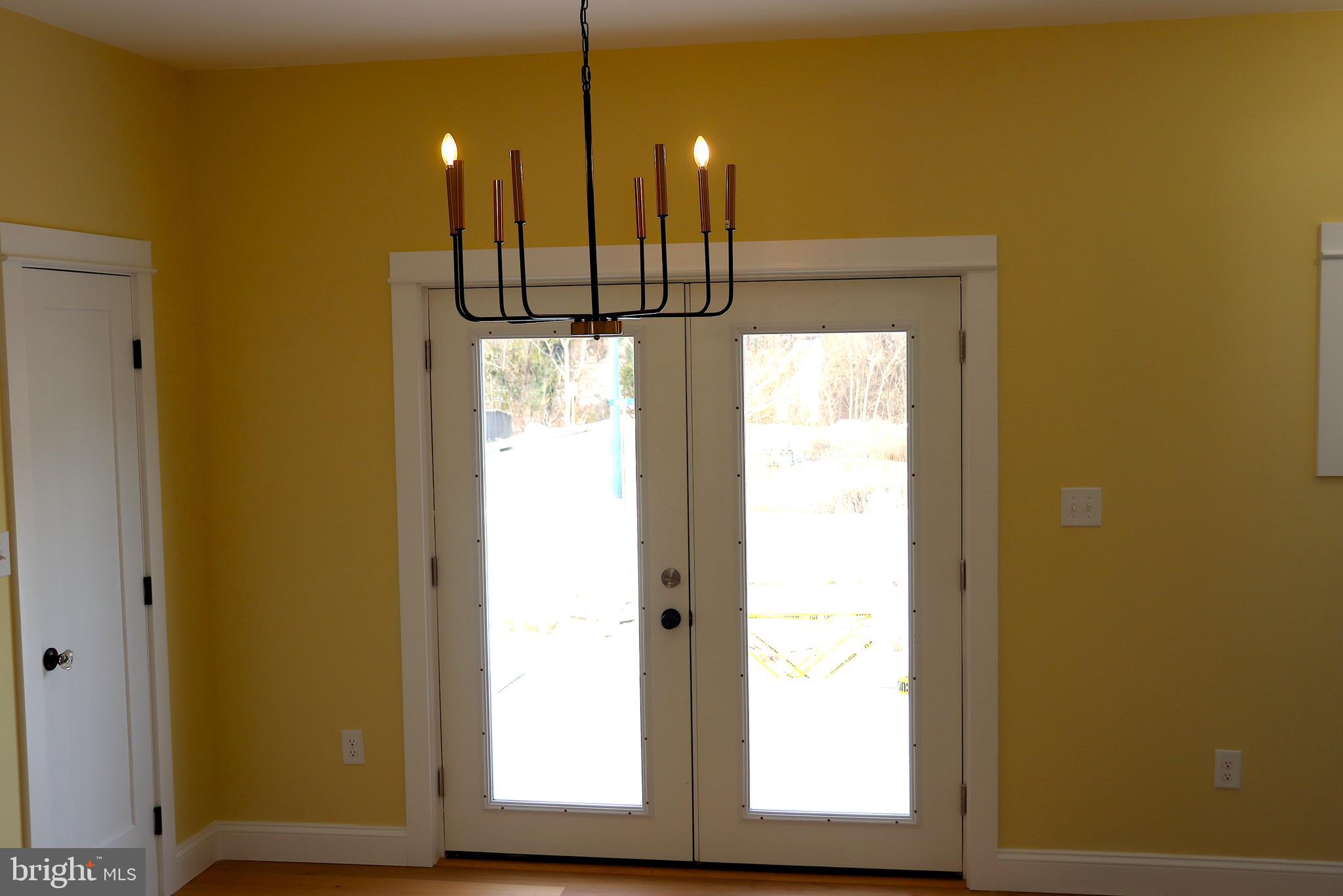 LOCUST COMMONS - Residential