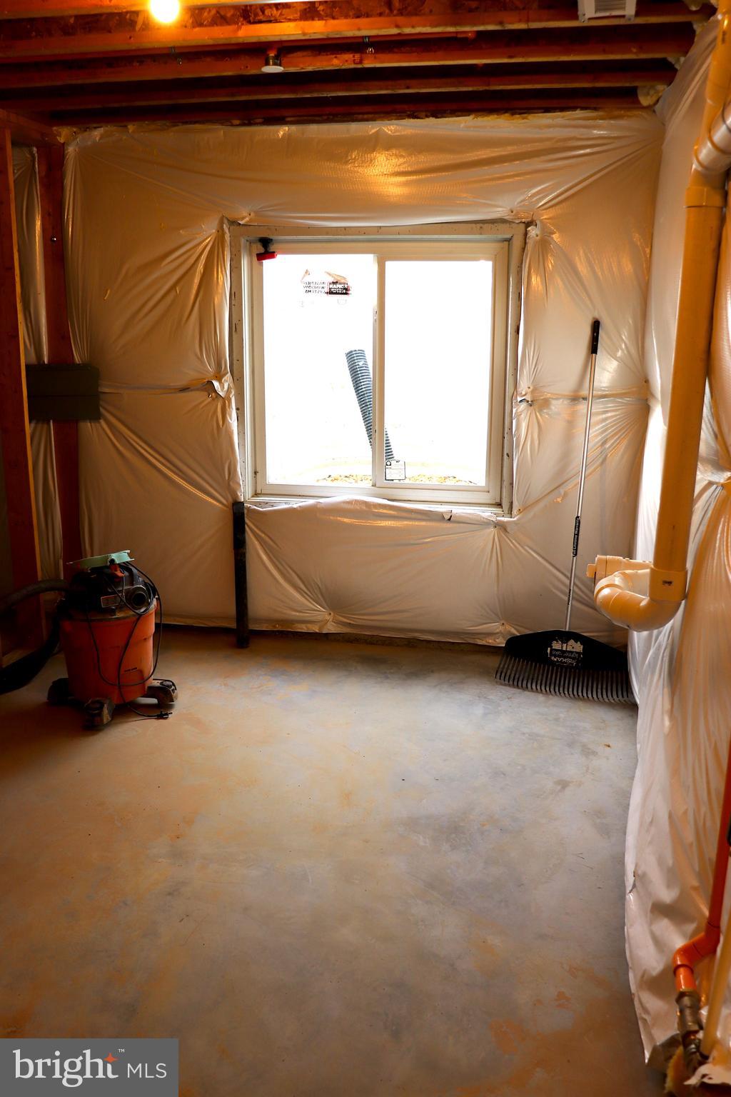 LOCUST COMMONS - Residential