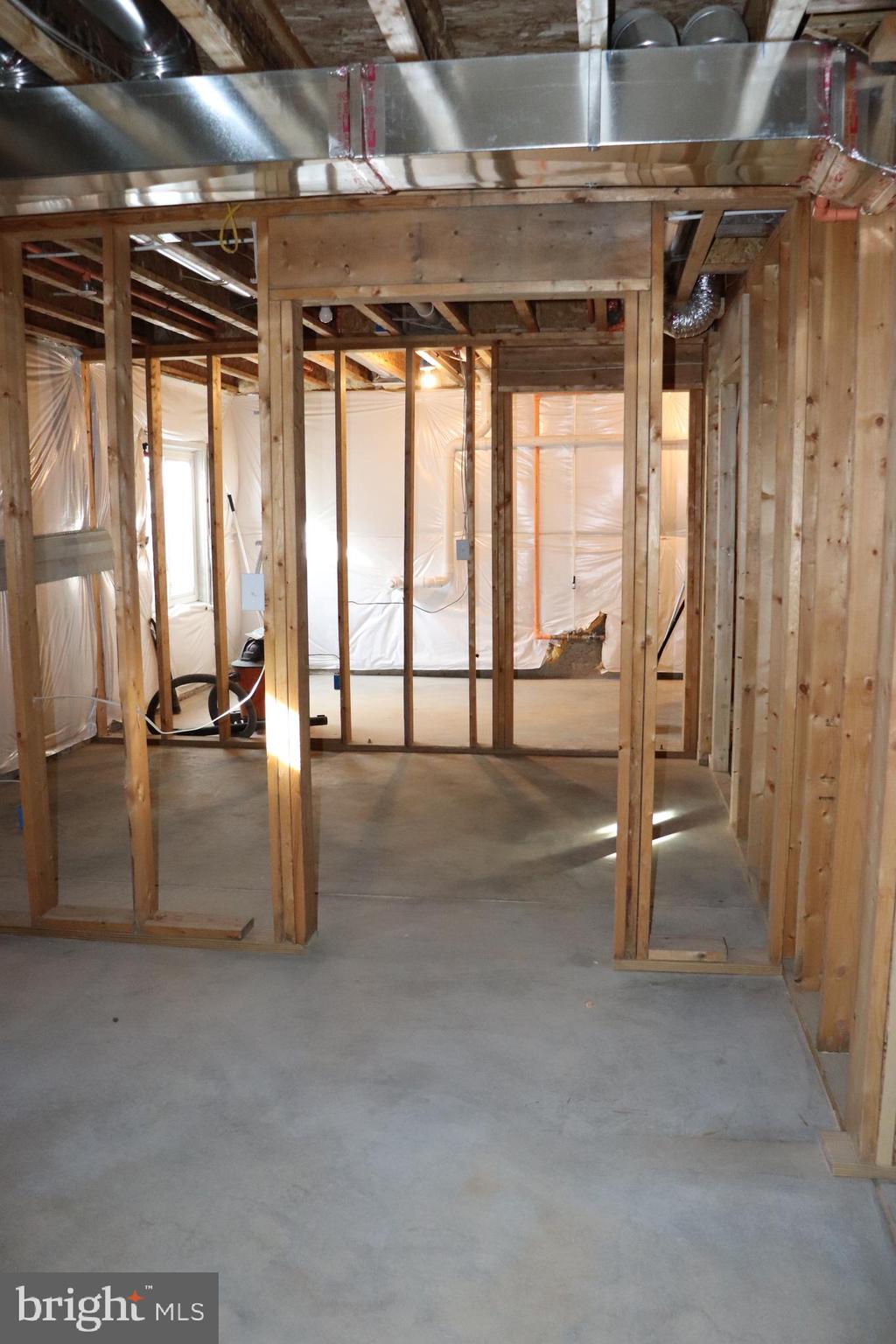 LOCUST COMMONS - Residential