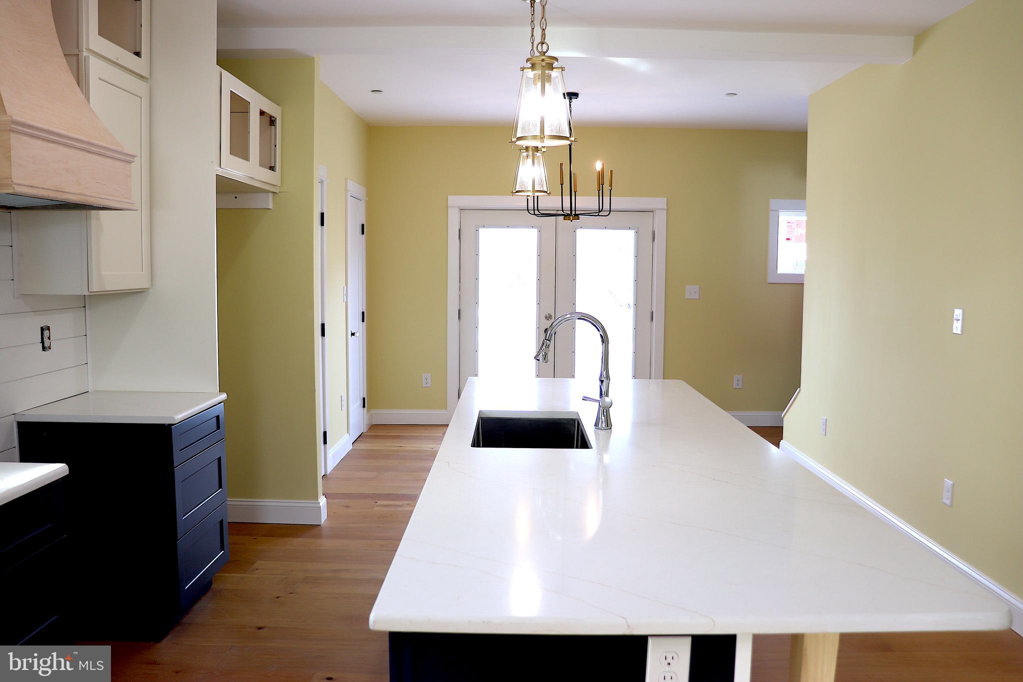 LOCUST COMMONS - Residential