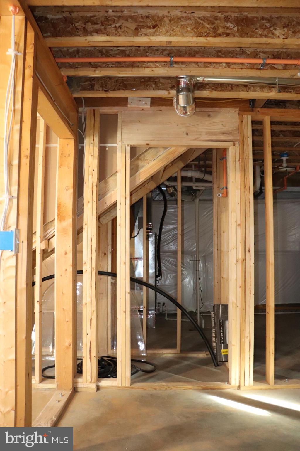 LOCUST COMMONS - Residential