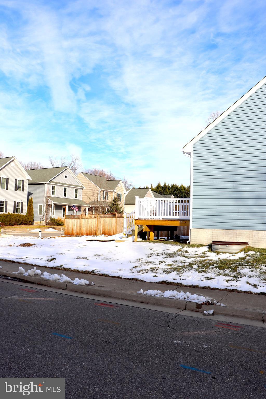 LOCUST COMMONS - Residential