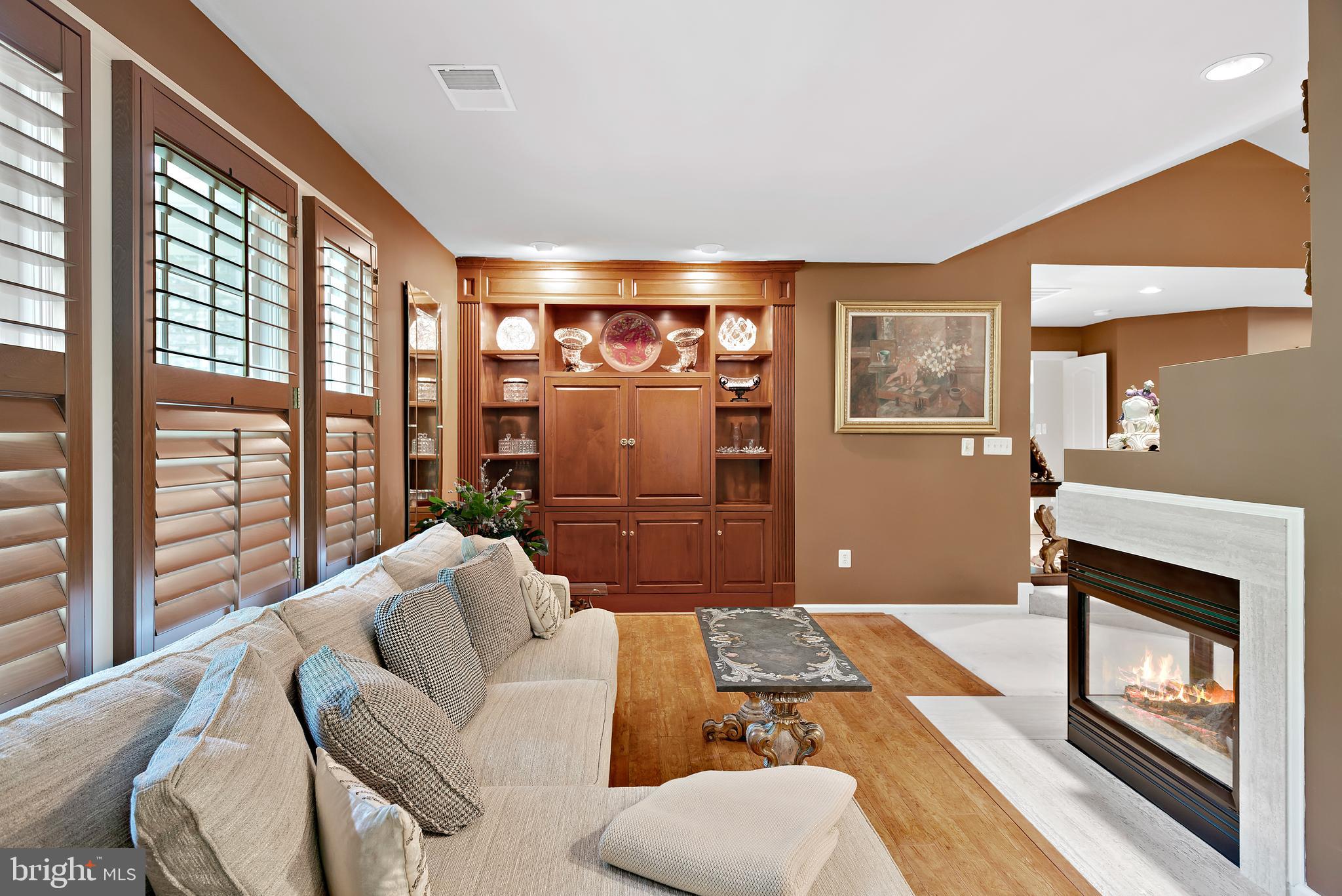 SOUTH RIVER COLONY - Residential