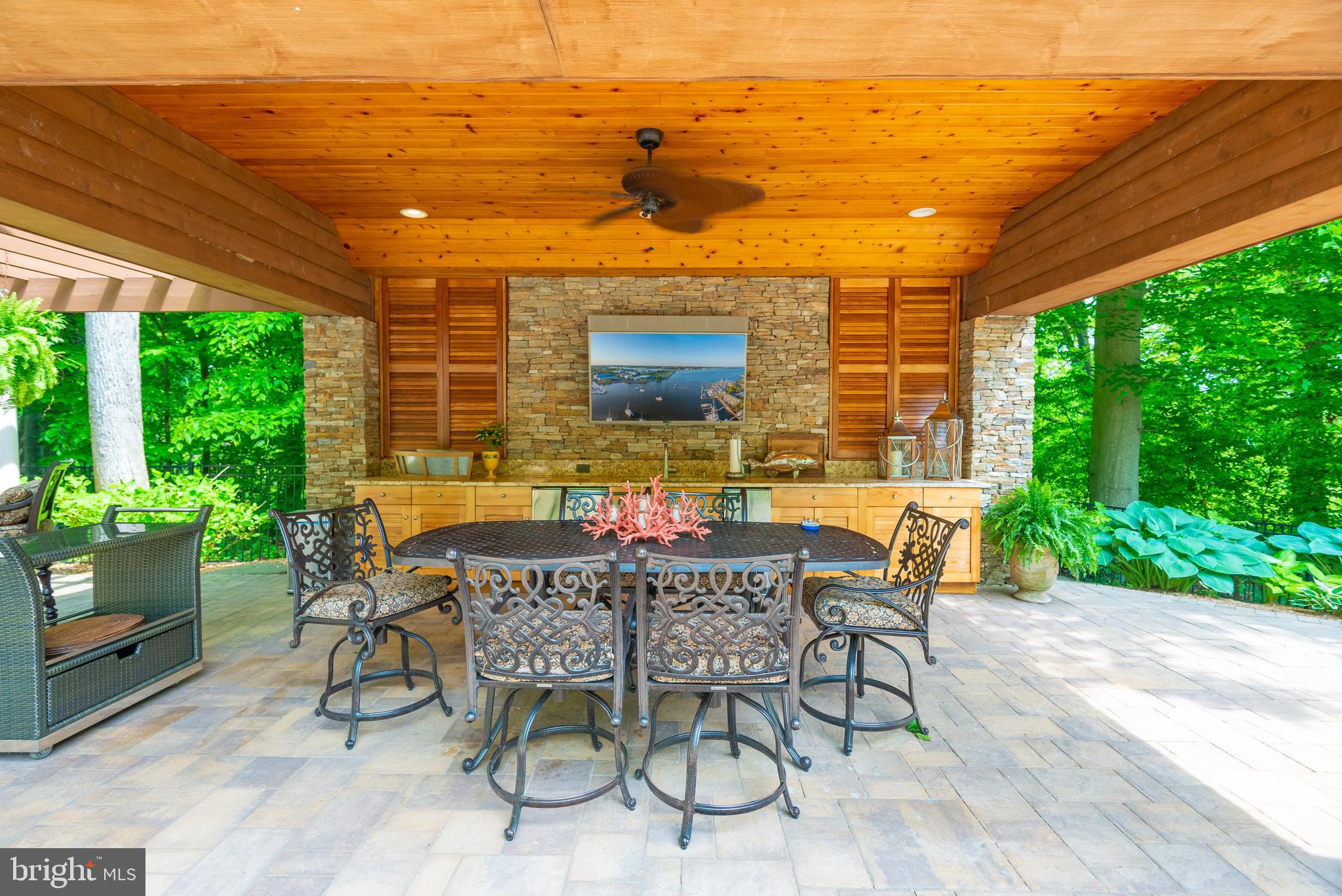 SOUTH RIVER COLONY - Residential