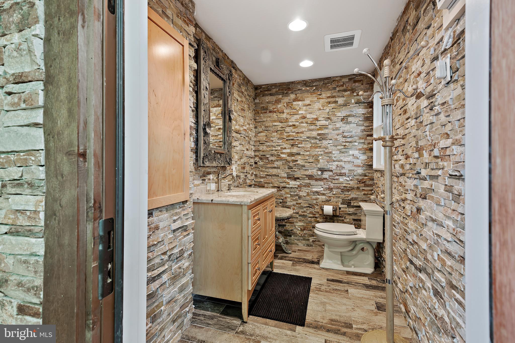 SOUTH RIVER COLONY - Residential