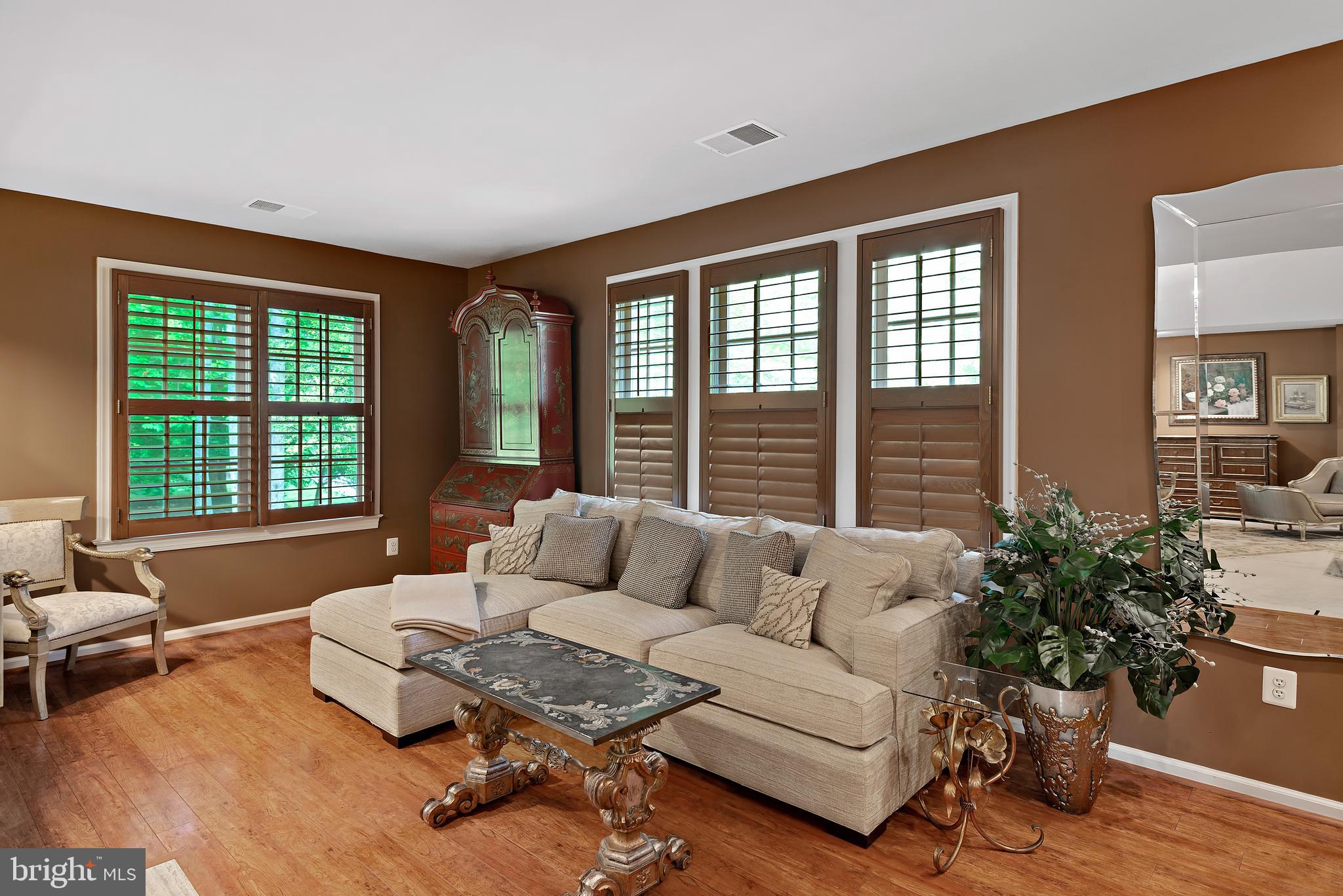 SOUTH RIVER COLONY - Residential