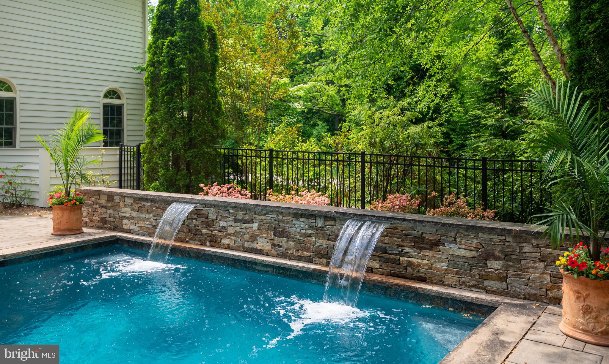 SOUTH RIVER COLONY - Residential