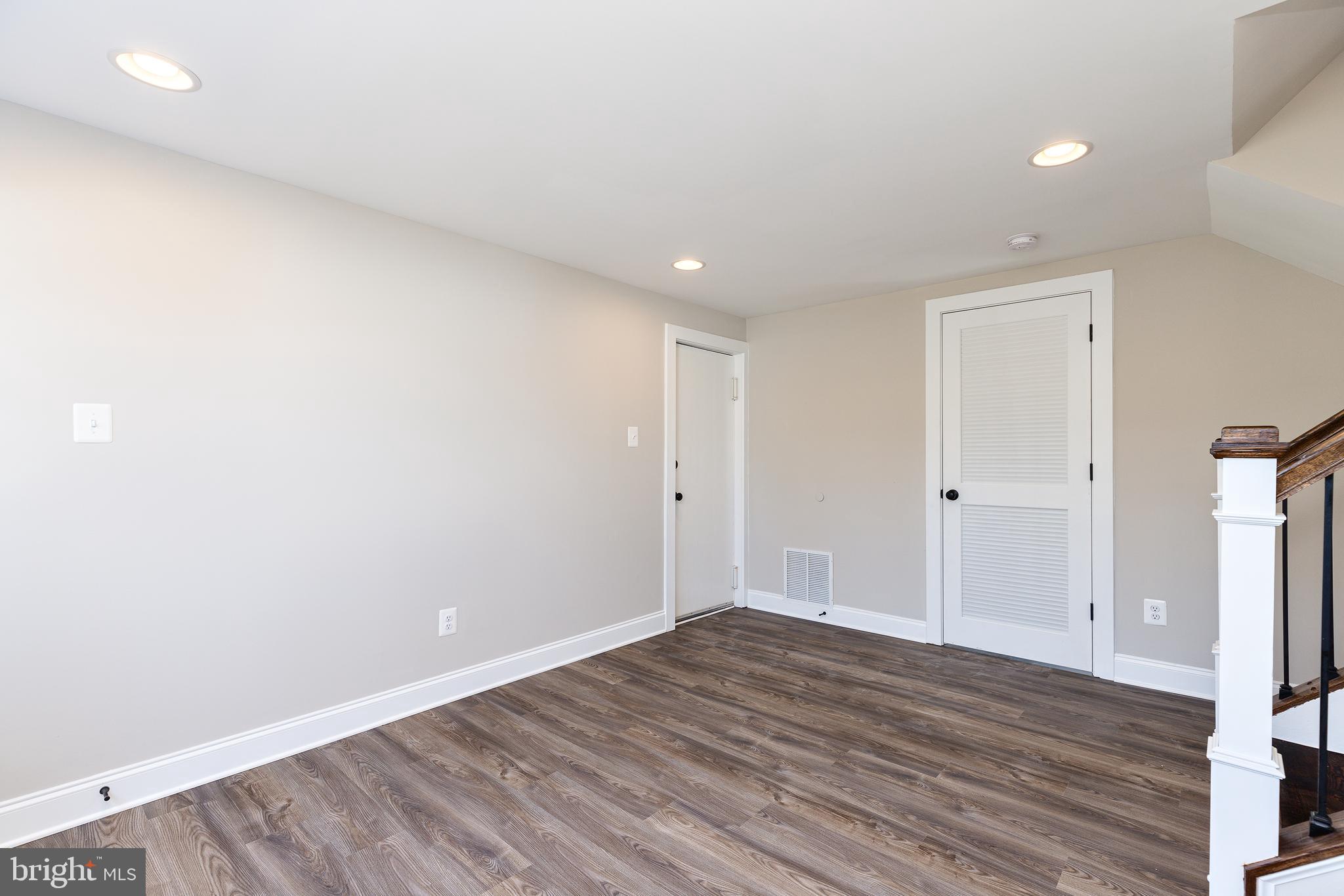 YORK MANOR - Residential