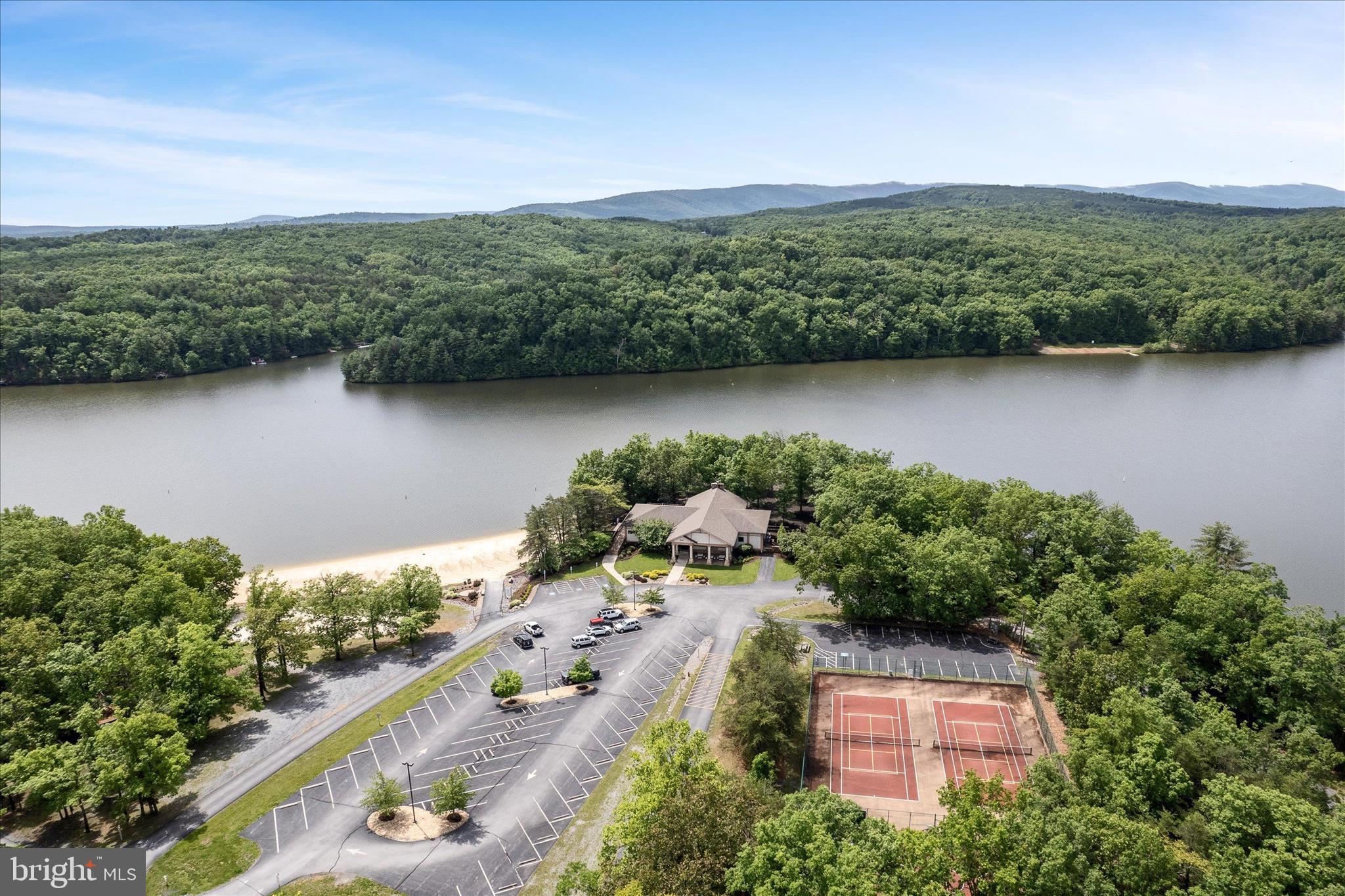 LAKE HOLIDAY ESTATES - Residential