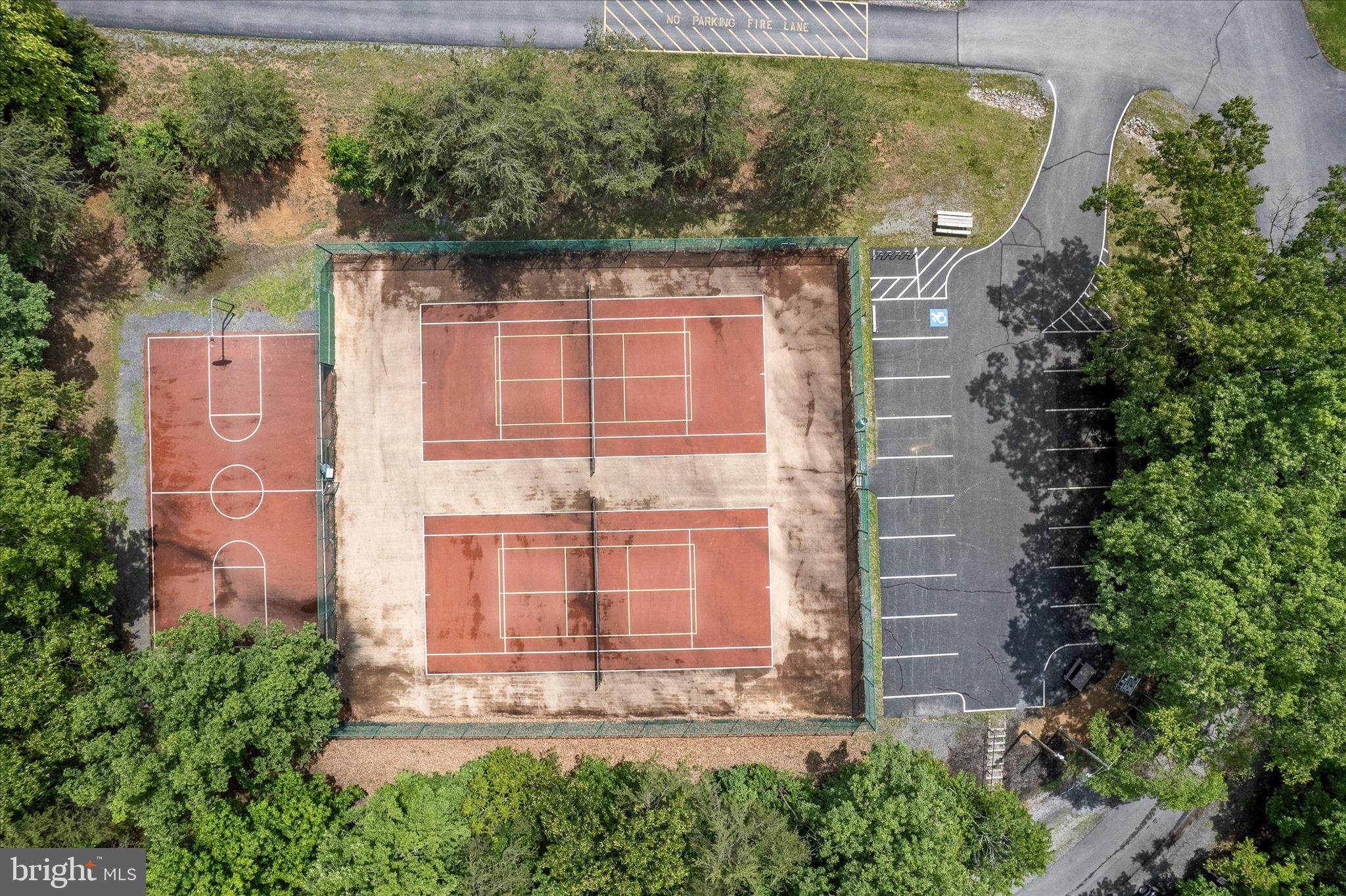 LAKE HOLIDAY ESTATES - Residential