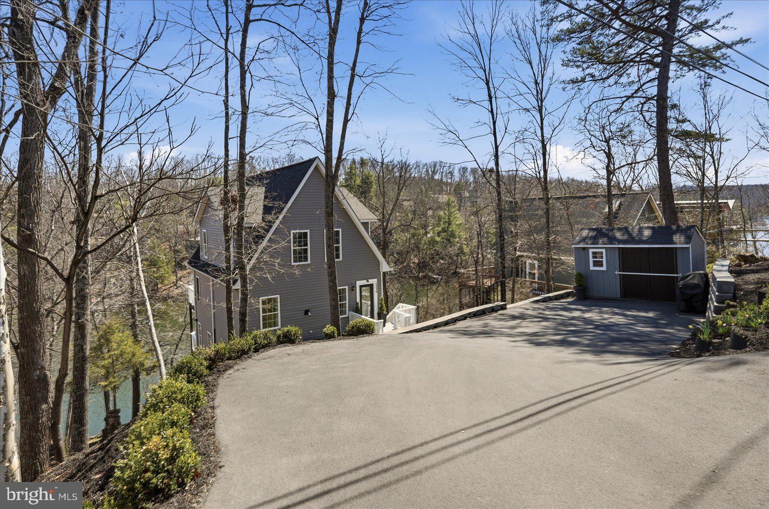 LAKE HOLIDAY ESTATES - Residential