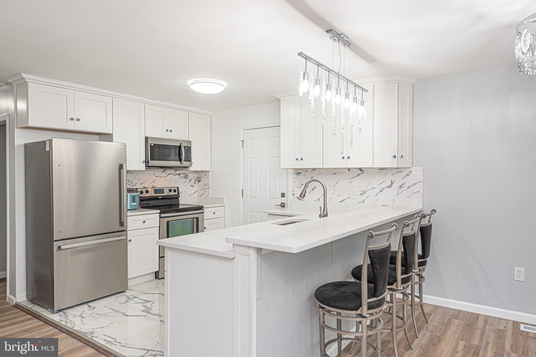 6 WEEPING WILLOW COURT