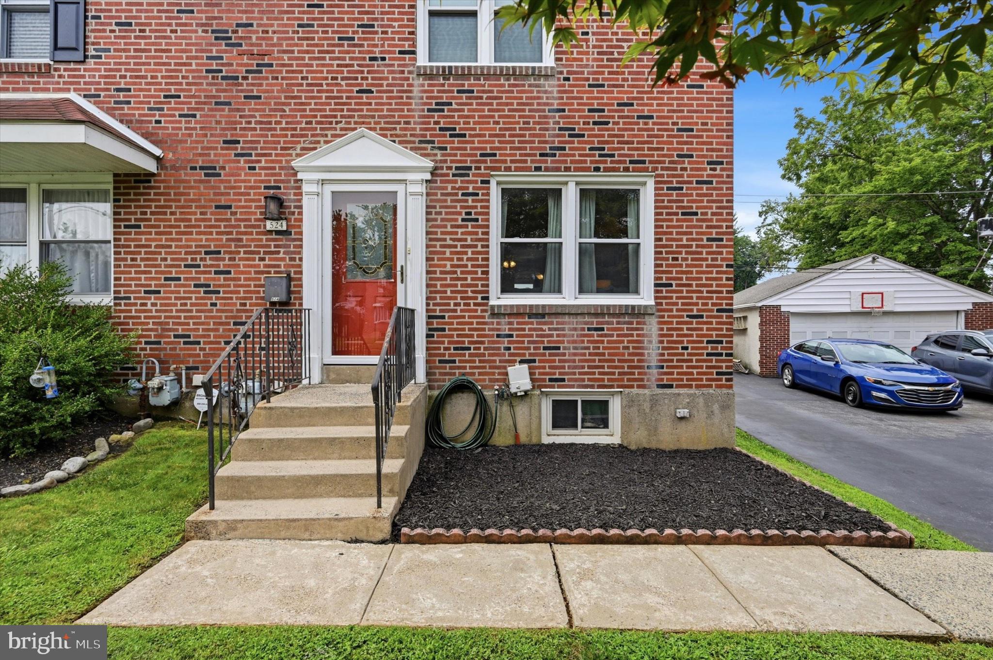 524 HINCKLEY AVENUE