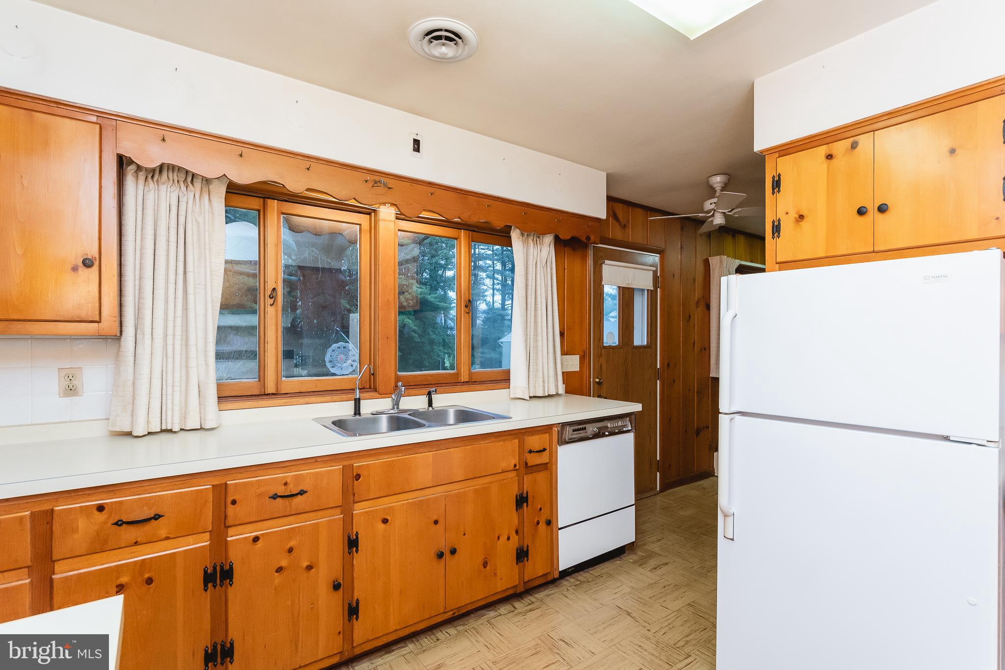 LOCUST KNOLL - Residential