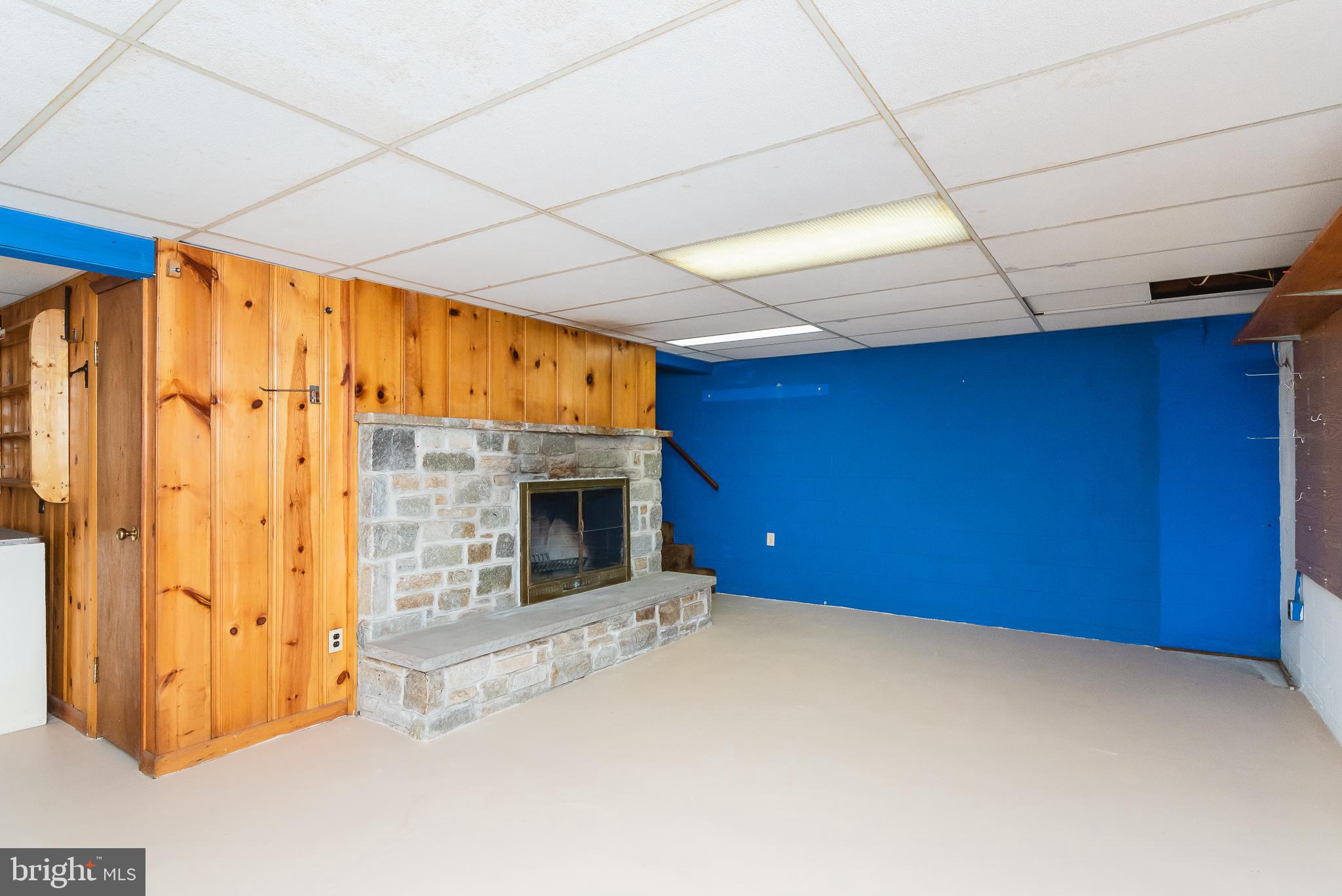 LOCUST KNOLL - Residential