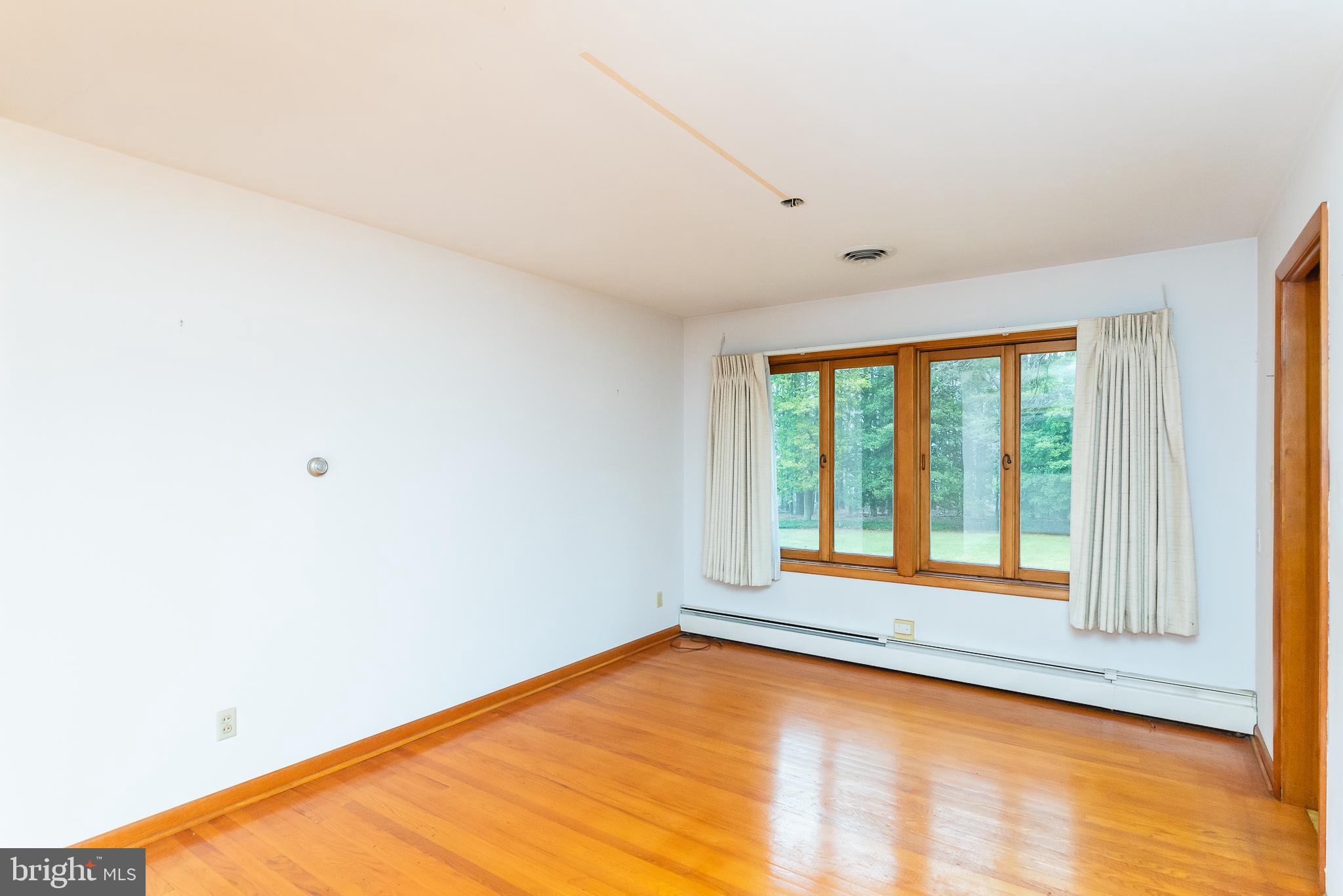 LOCUST KNOLL - Residential