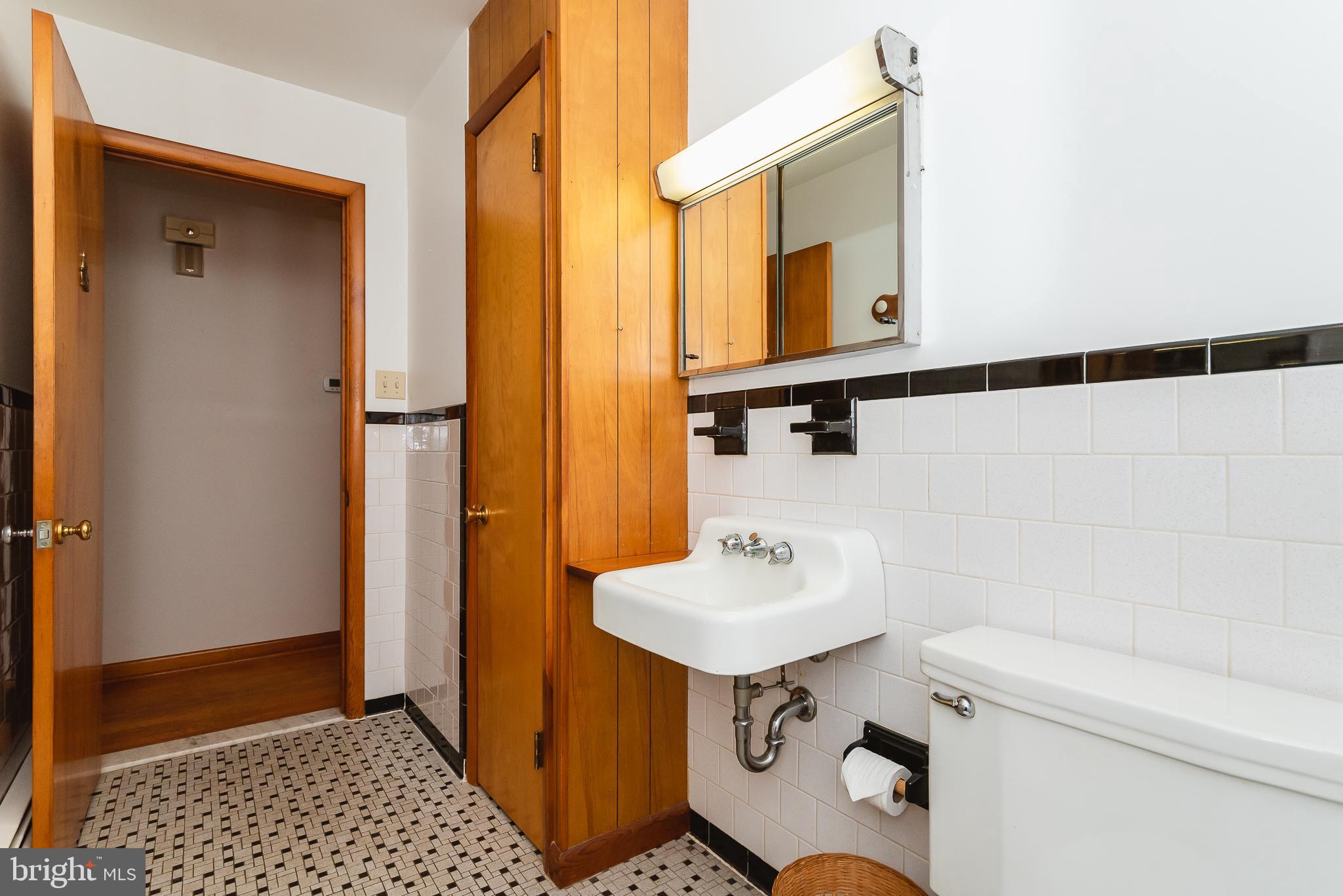 LOCUST KNOLL - Residential